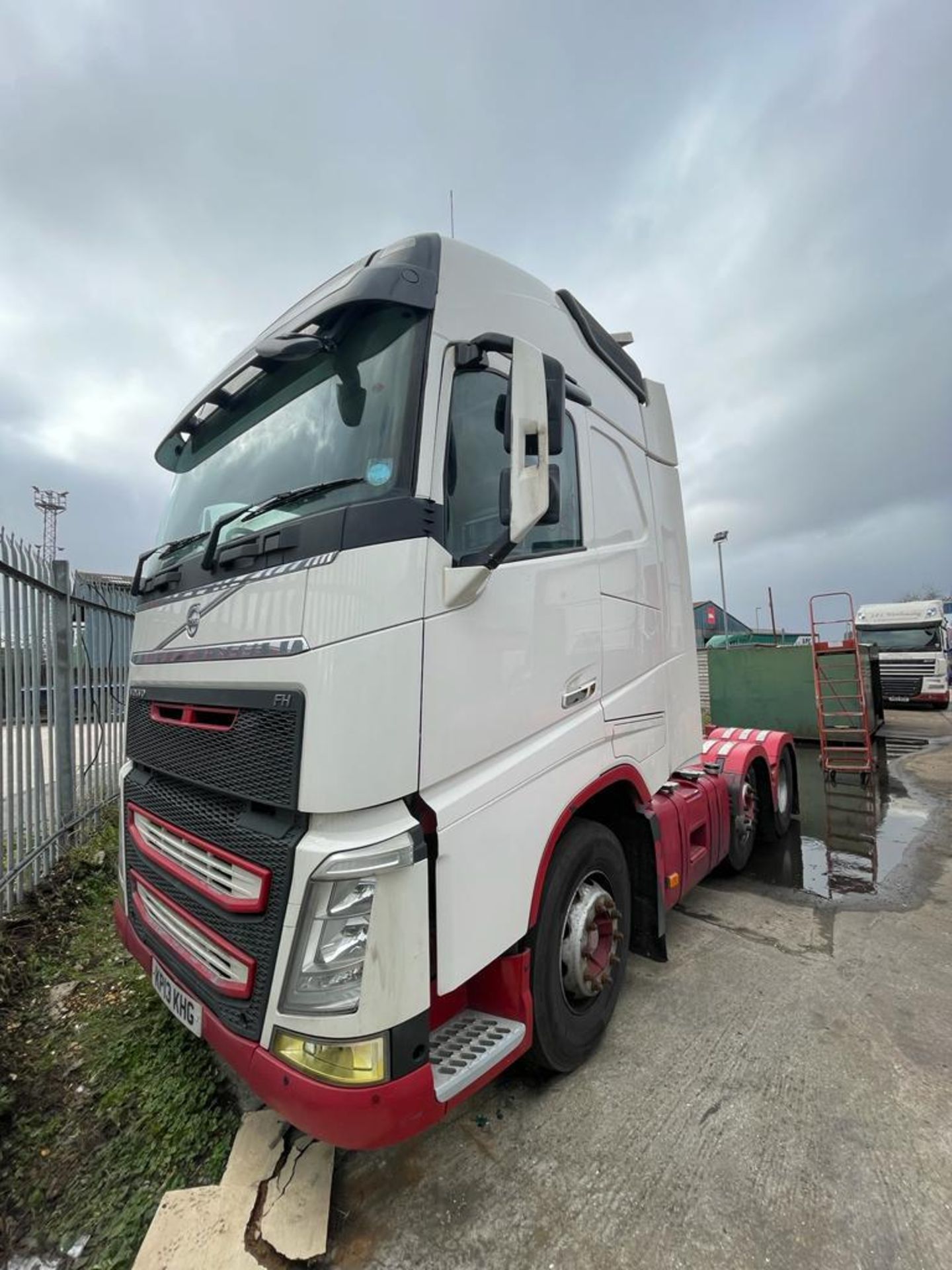 2013 VOLVO FH TRACTOR UNIT - 1,025,149 KMS