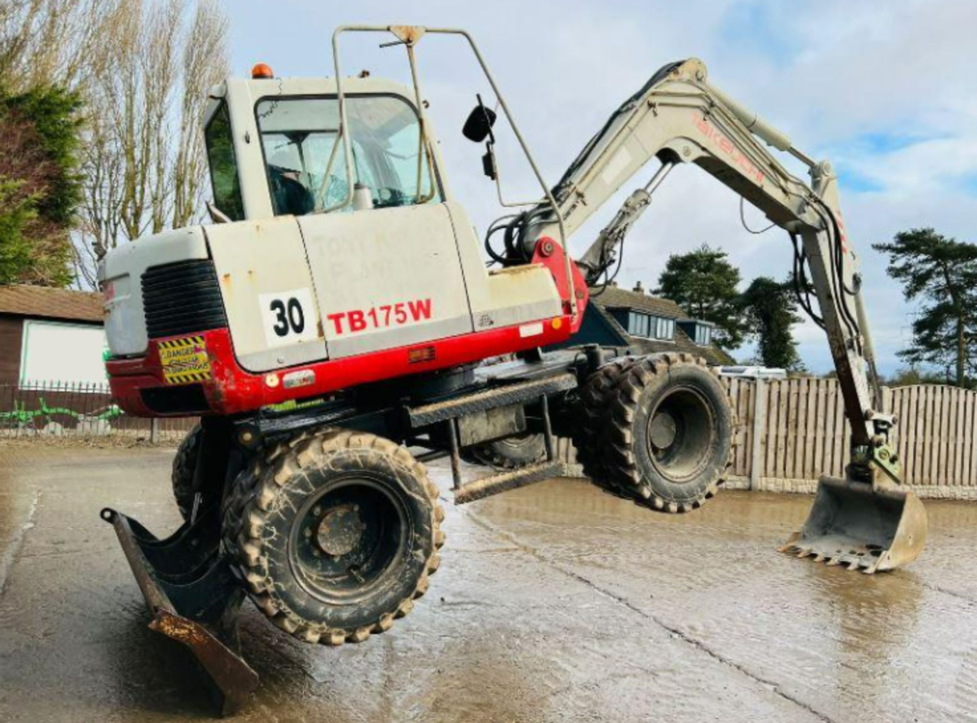 TAKEUCHI TB175 4WD WHEELED EXCAVATOR C/W BLADE & OFF SET BOOM - Bild 7 aus 15