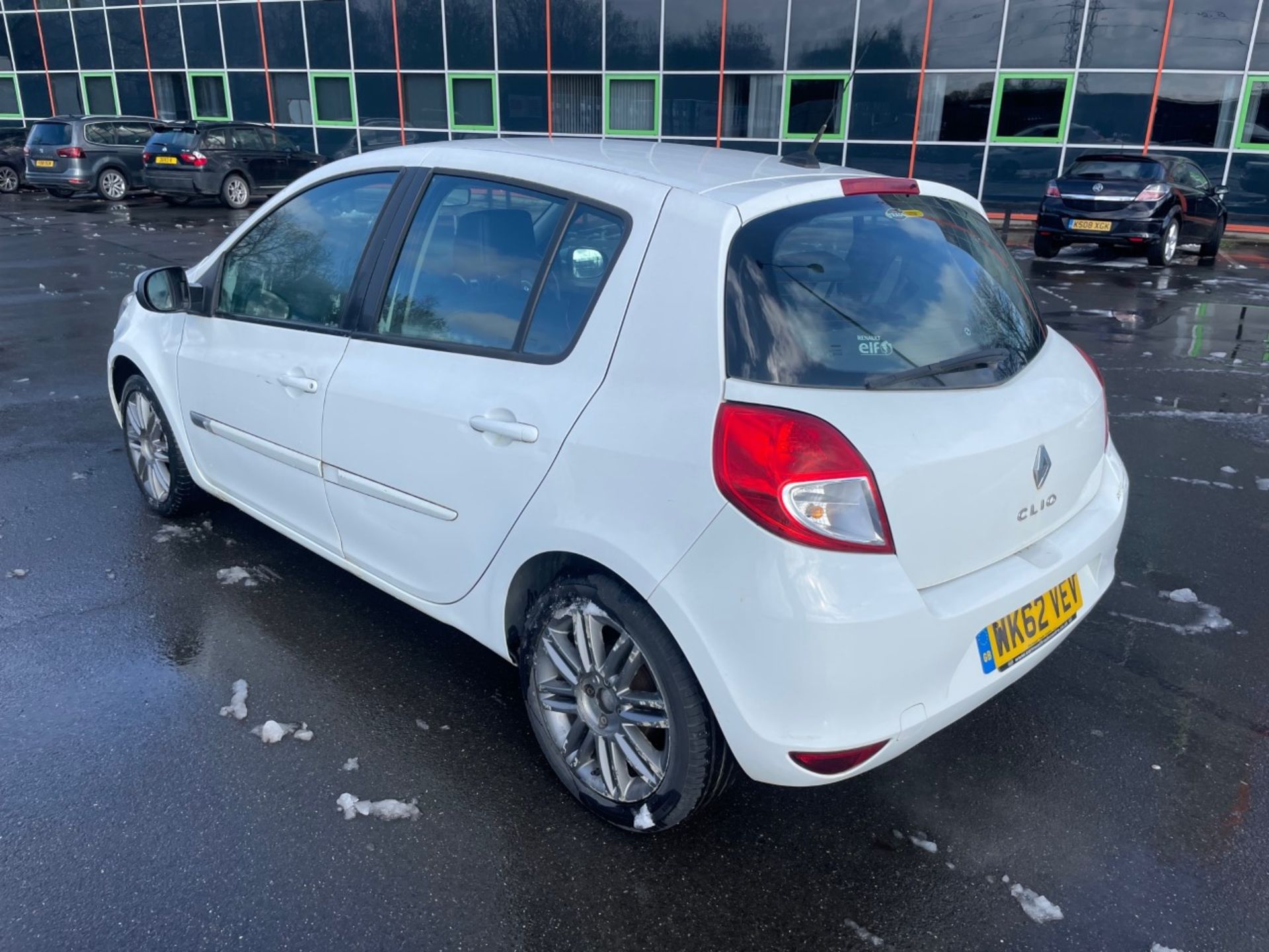 2012 RENAULT CLIO 1.2 DYNAMIQUE TOM TOM 5 DOOR HATCHBACK - 135,975 MILES - Image 5 of 12