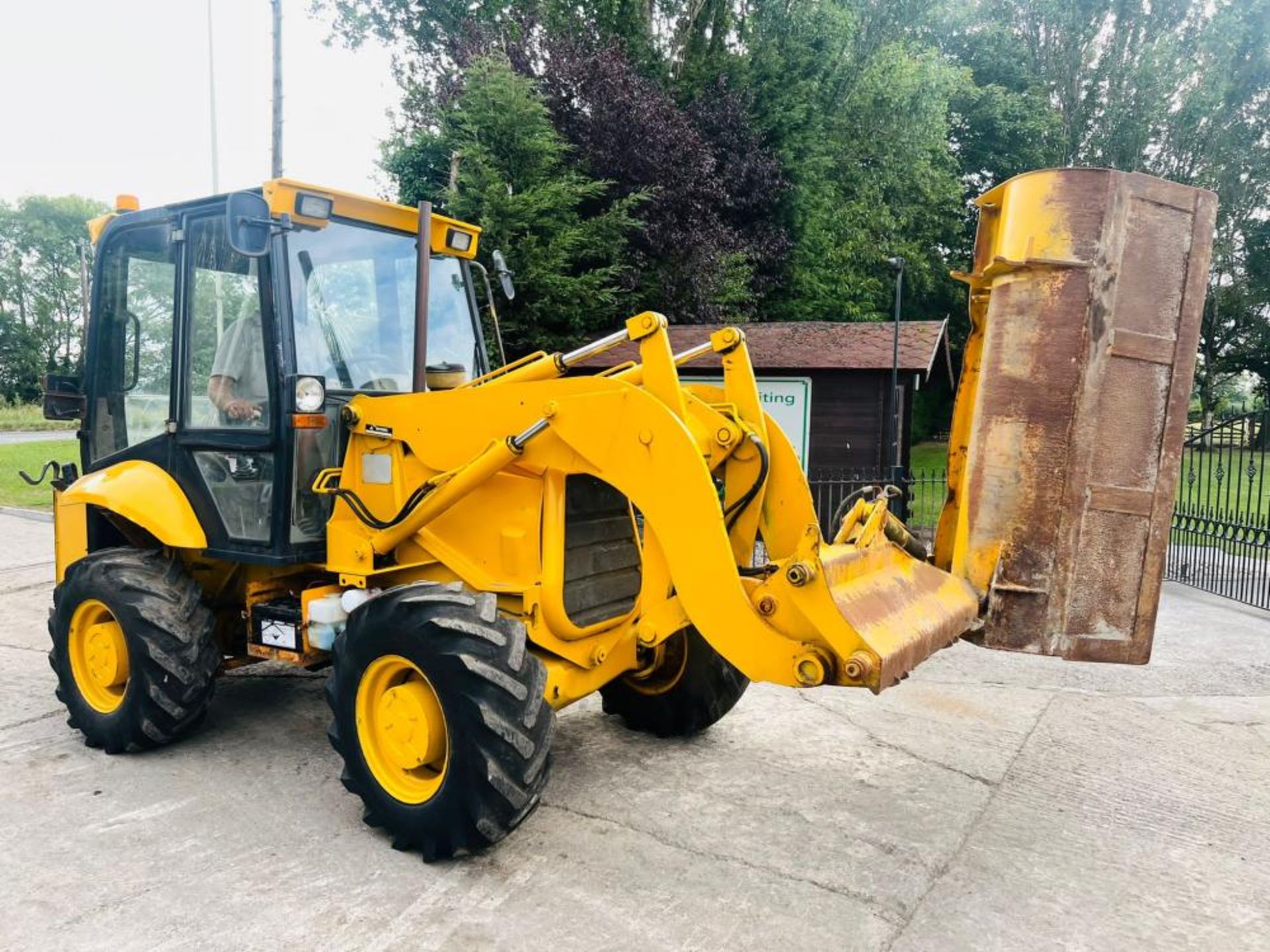 JCB 2CX 4WD AIRMASTER LOADING SHOVEL C/W SIDE TIP BUCKET - Bild 2 aus 17