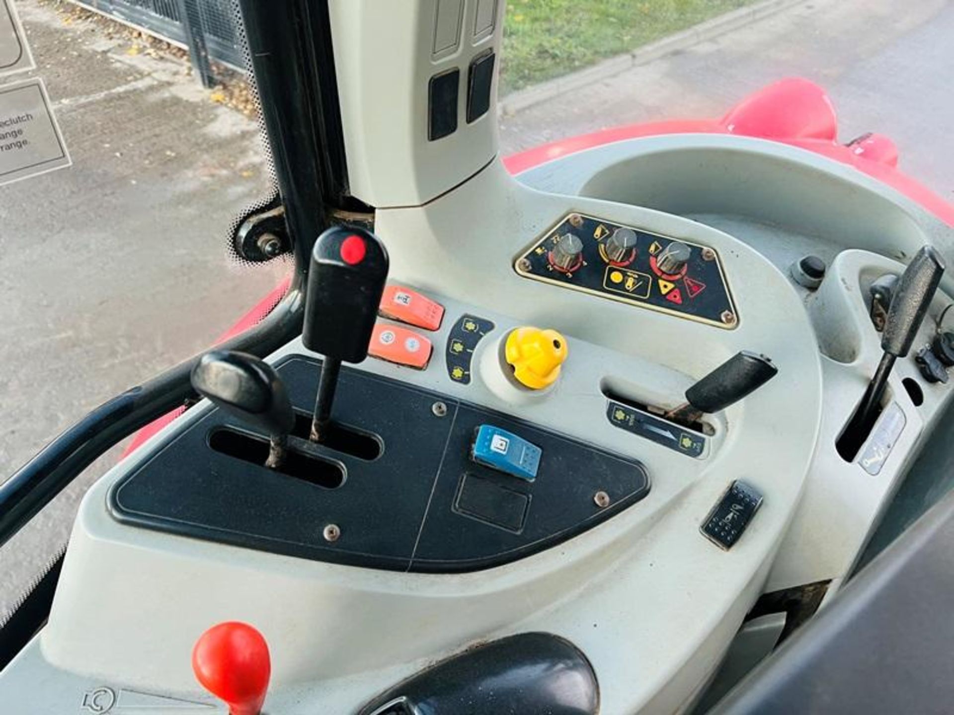 MASSEY FERGUSON 5455 4WD TRACTOR C/W MASSEY FERGUSON 950 FRONT LOADER - Image 11 of 16