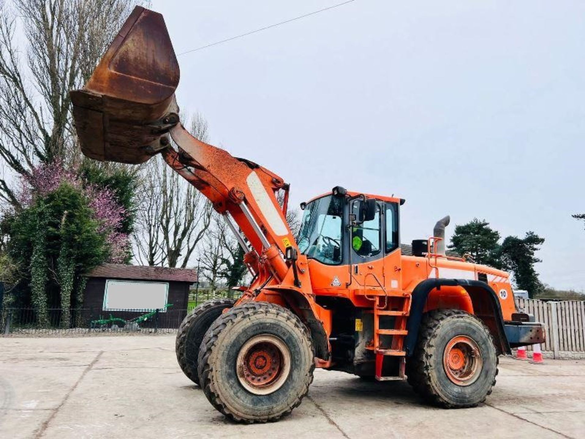 DOOSAN DL350 4WD LOADING SHOVEL *YEAR 2012* C/W BUCKET & AC CABIN - Bild 16 aus 20