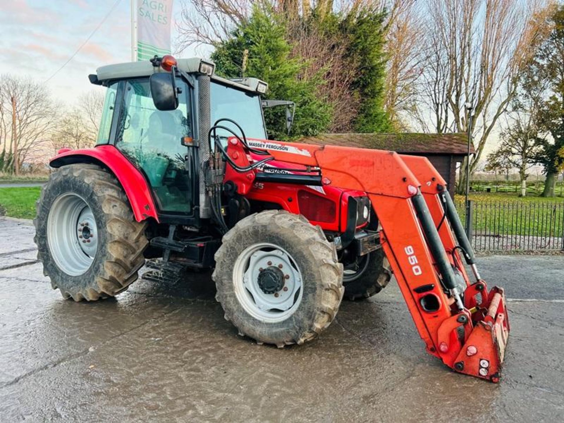 MASSEY FERGUSON 5455 4WD TRACTOR C/W MASSEY FERGUSON 950 FRONT LOADER - Image 2 of 16