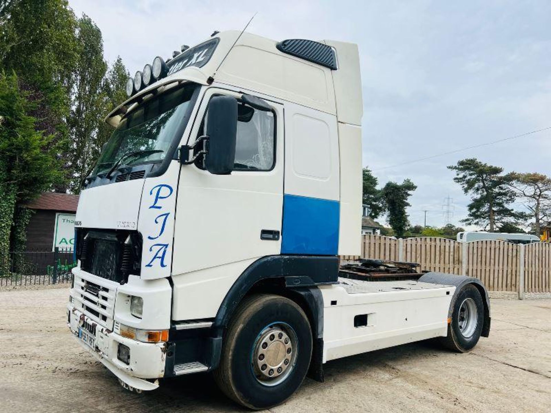 VOLVO FH12 4X2 TRACTOR UNIT C/W MANUAL GEAR BOX - Image 3 of 5