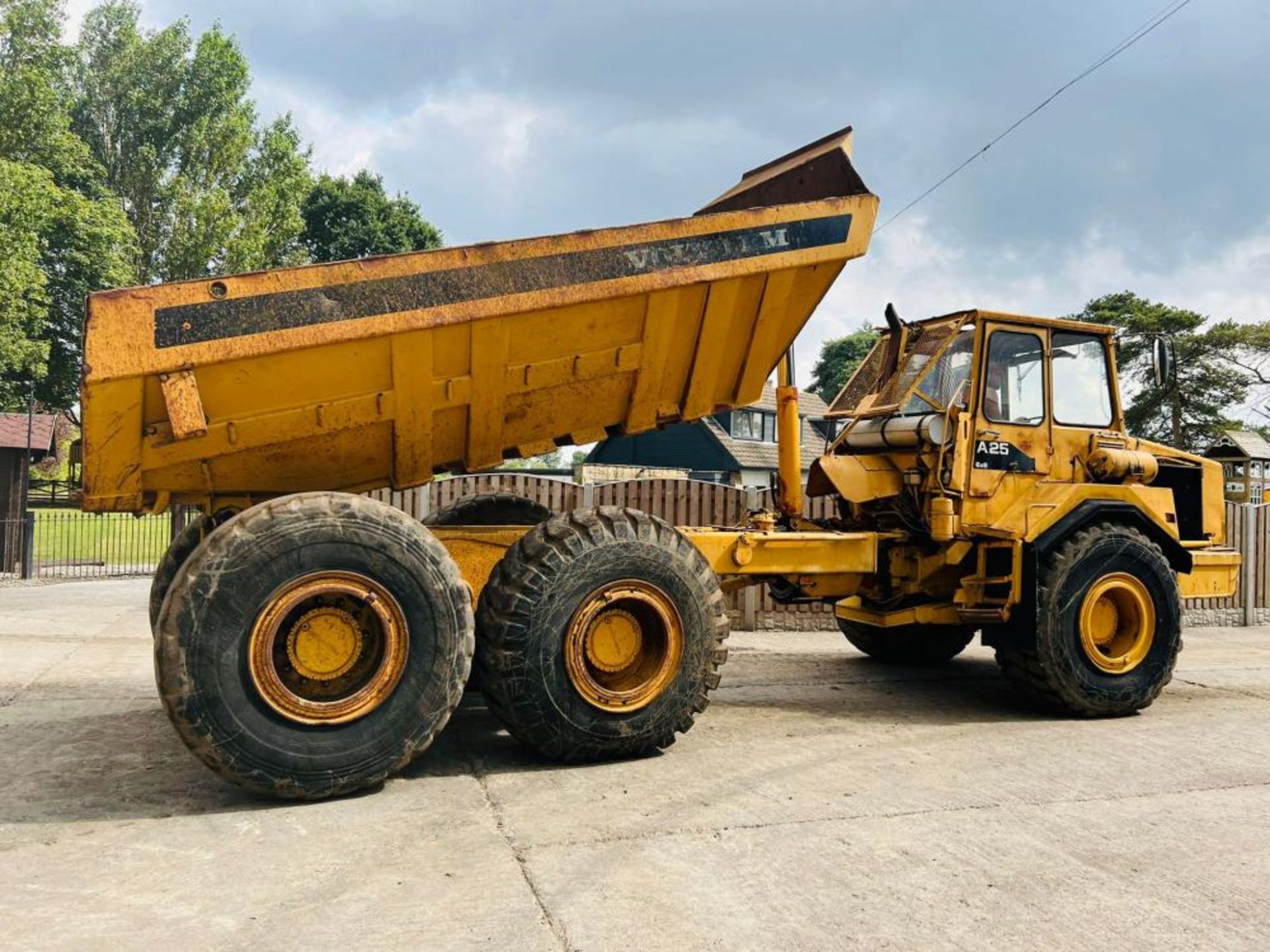 VOLVO BM A25 6X6 ARTICULATED DUMP TRUCK C/W HYDRAULIC STRAIGHT TIP - Image 14 of 17