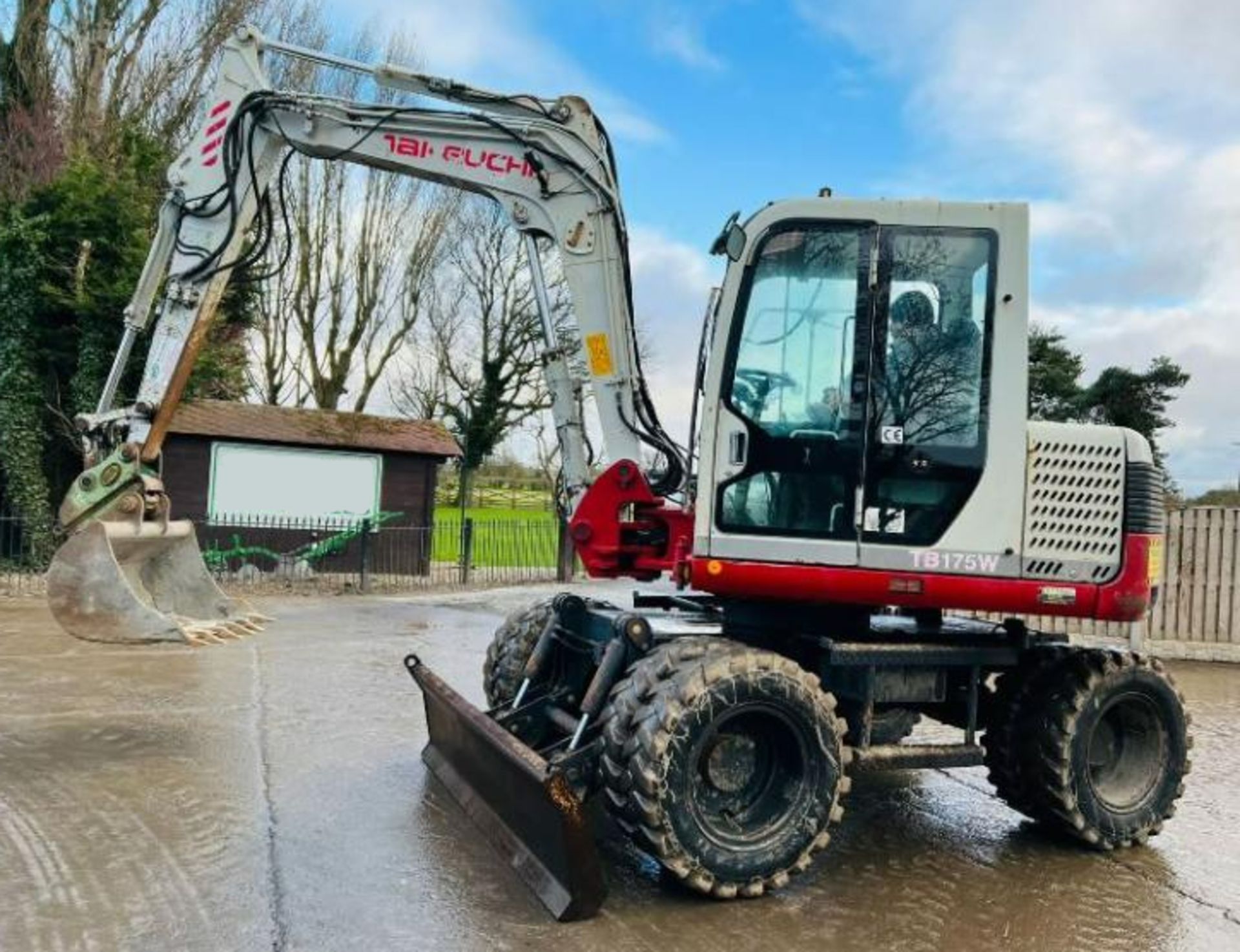 TAKEUCHI TB175 4WD WHEELED EXCAVATOR C/W BLADE & OFF SET BOOM - Bild 10 aus 15