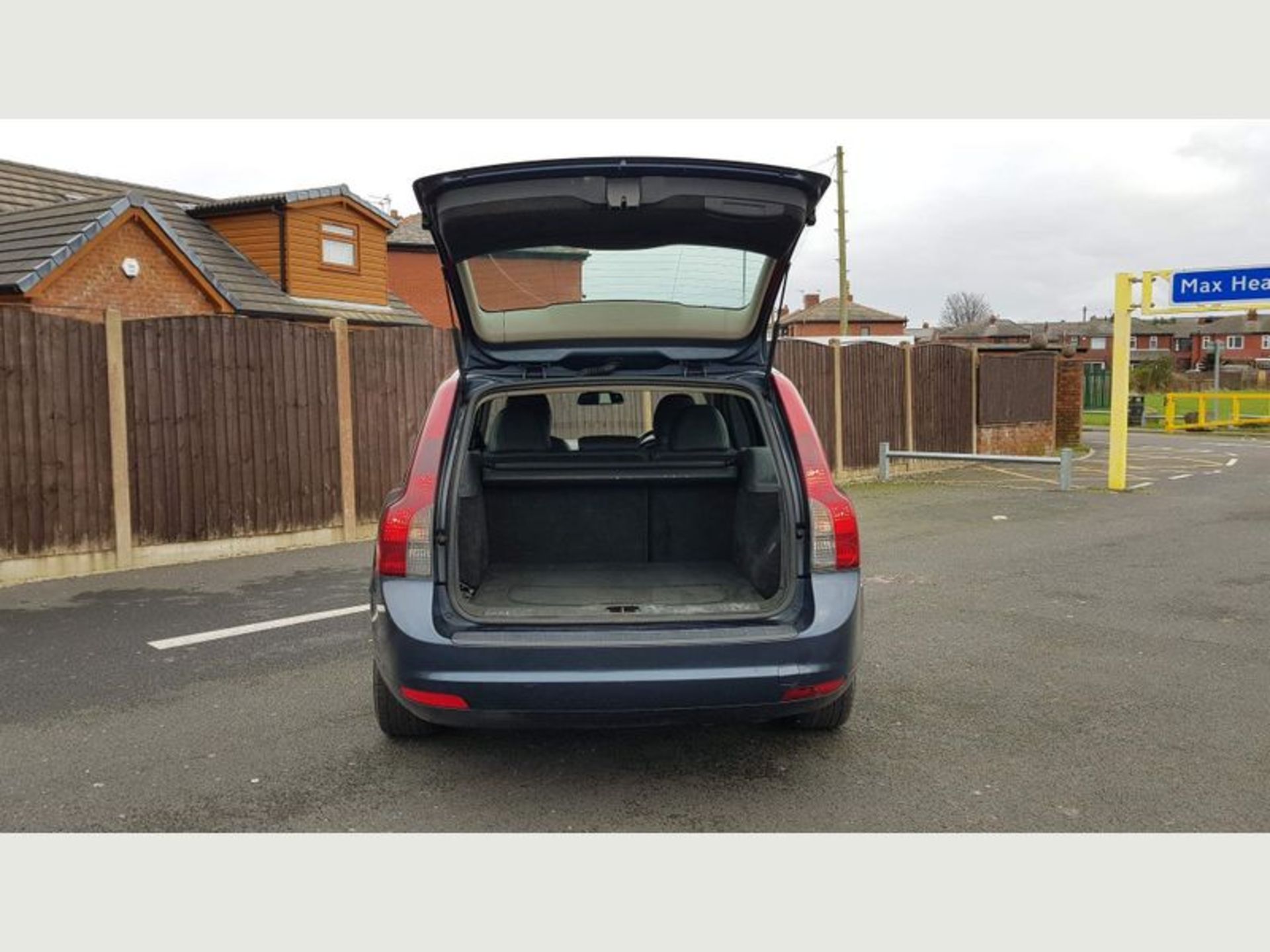 VOLVO V50 2.0D SE LUX EURO 4 5DR 2008 (58 REG) - Image 21 of 66