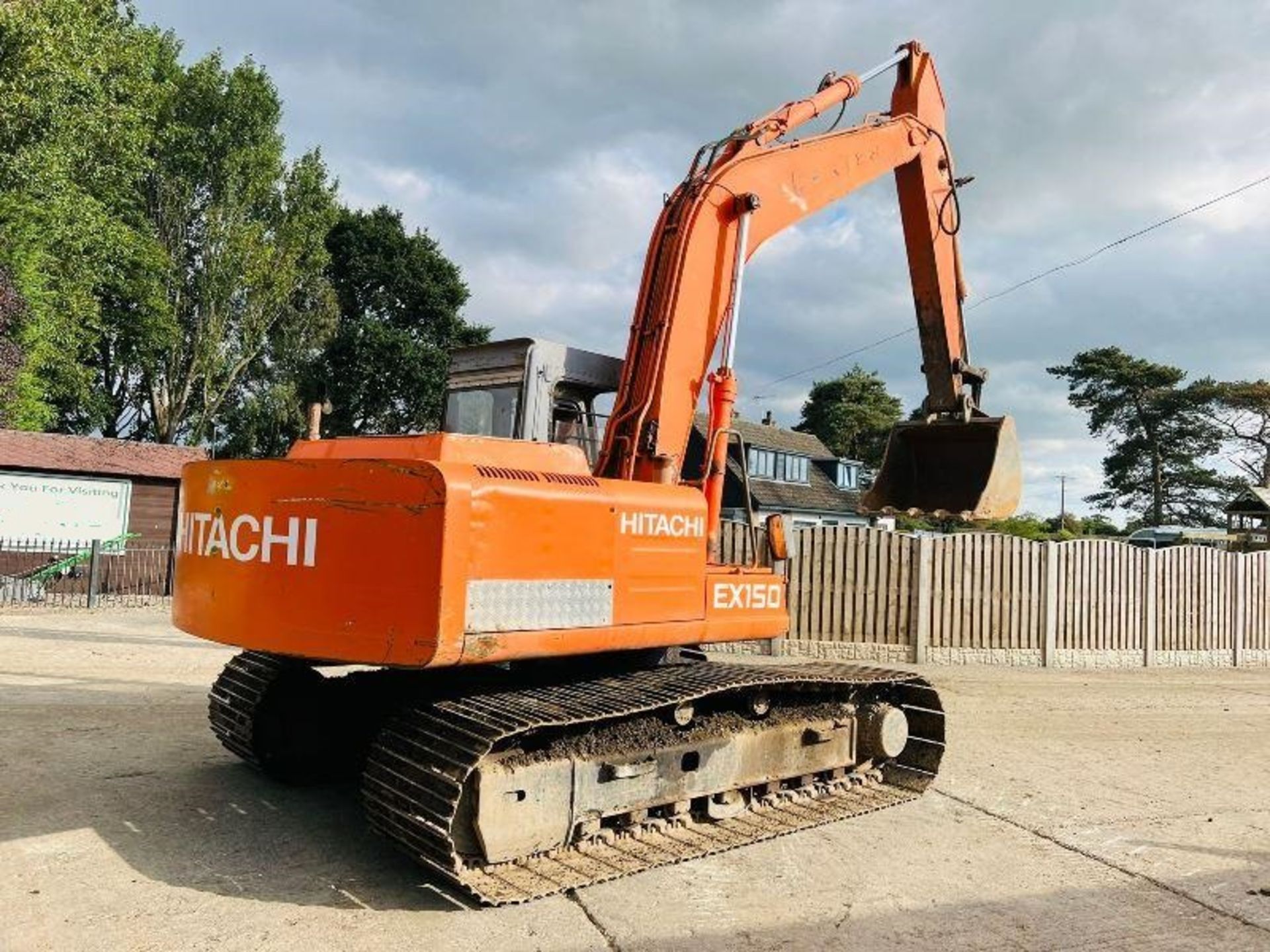 HITACHI EX150 TRACKED EXCAVATOR C/W BUCKET - Image 5 of 17