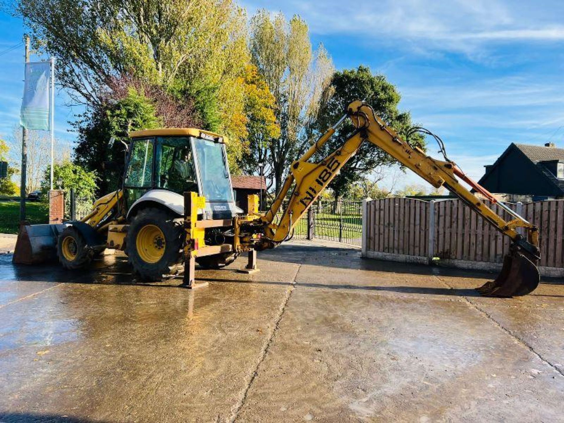 NEW HOLLAND NH85 4WD BACKHOE DIGGER C/W REAR QUICK HITCH & EXTENDING DIG - Image 17 of 17