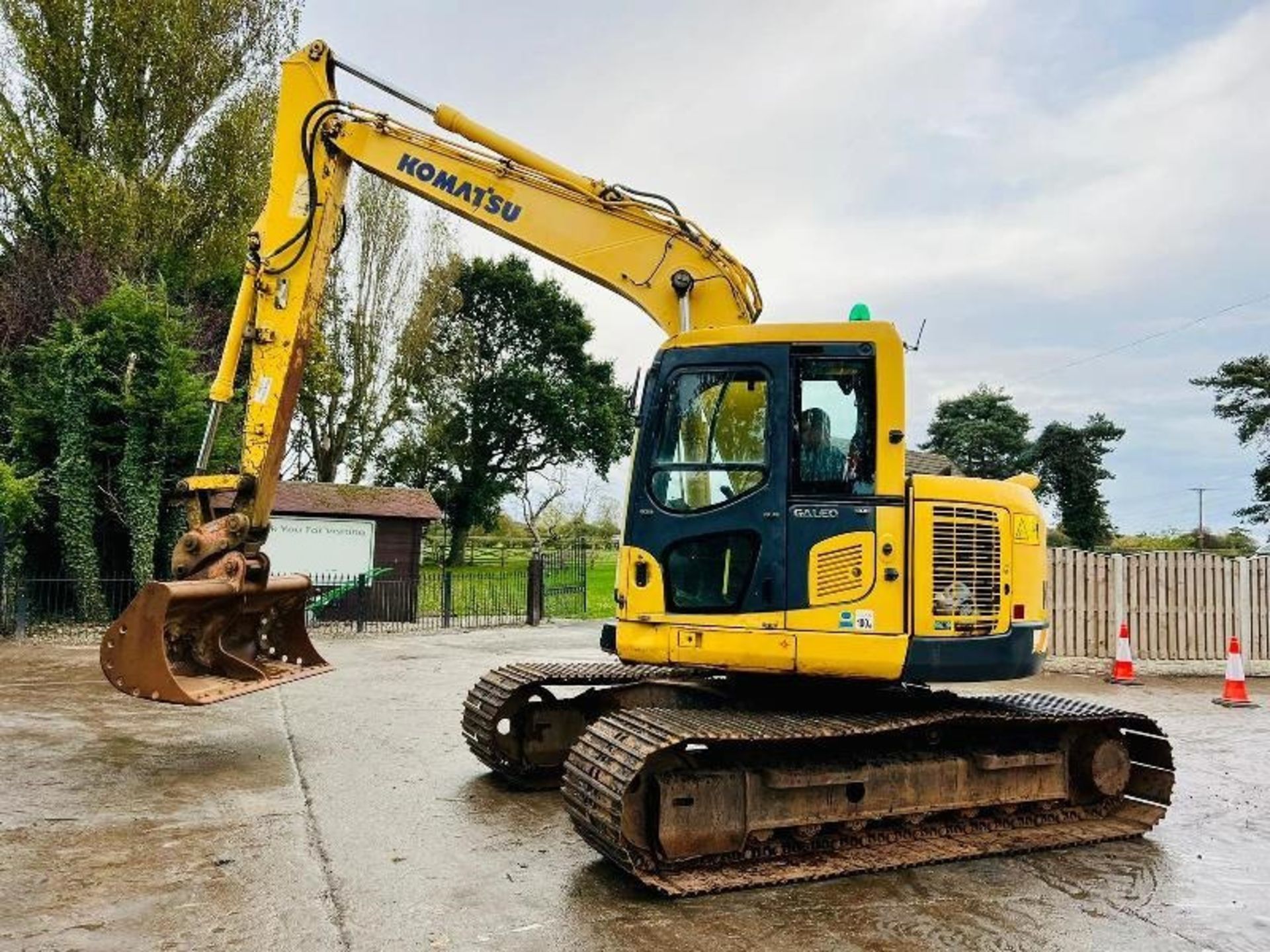 KOMATSU PC138US TRACKED EXCAVATOR * ZERO SWING * C/W QUICK HITCH - Image 3 of 17