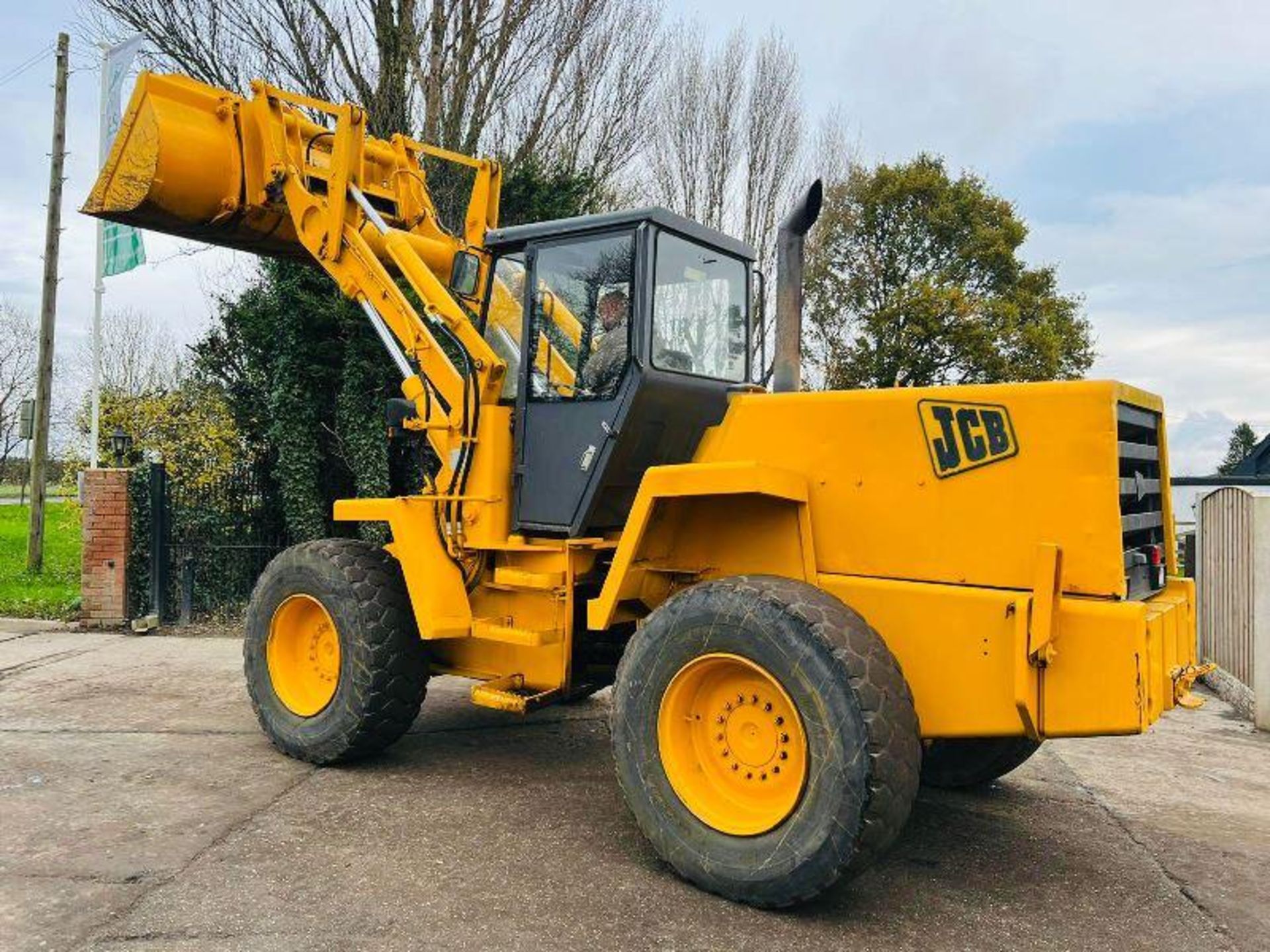 JCB 425 4WD LOADING SHOVEL C/W BUCKET - Bild 2 aus 9