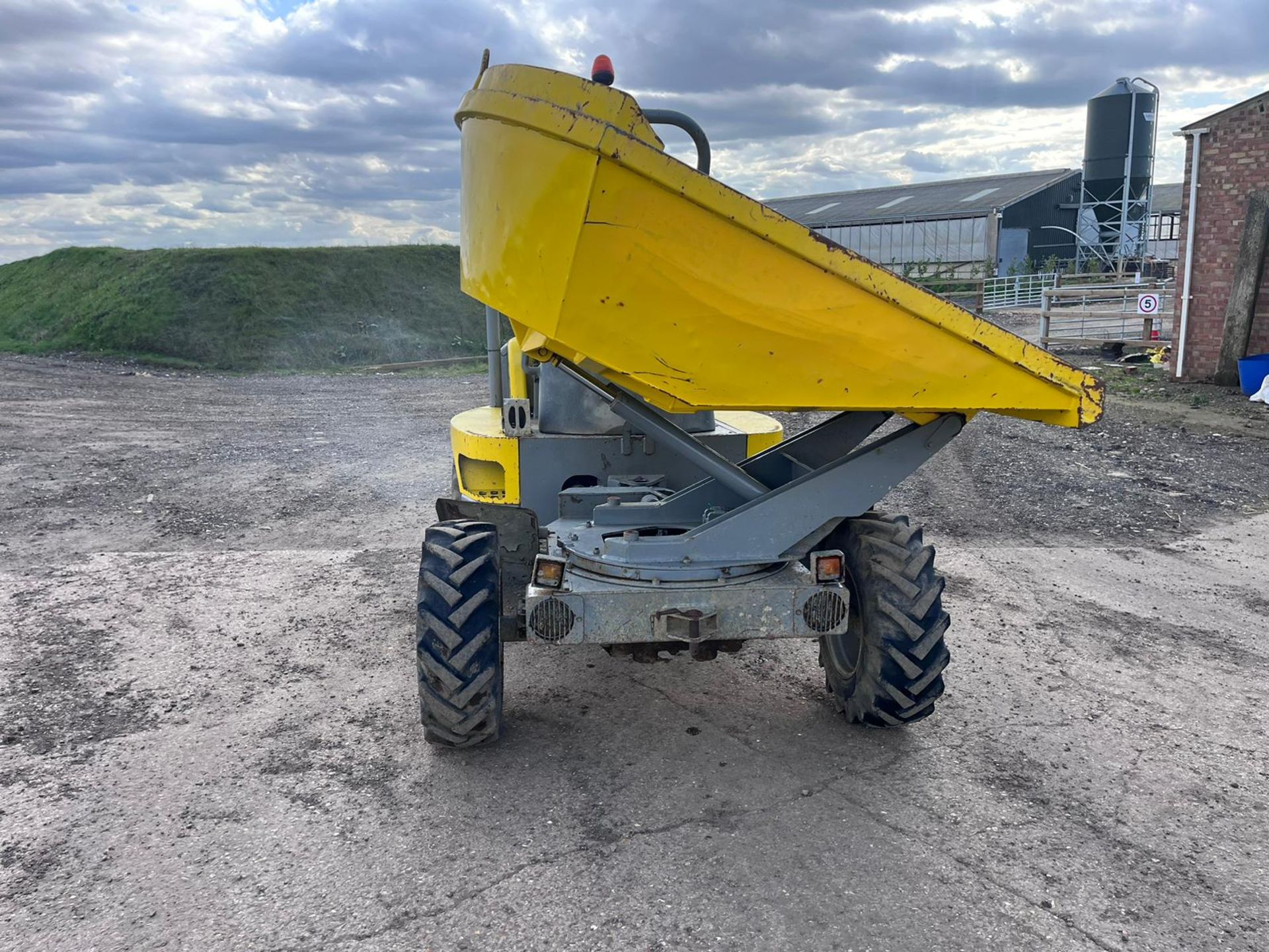 WACKER NEUSON 3 TONNE SWIVEL TIP DUMPER - Image 6 of 12