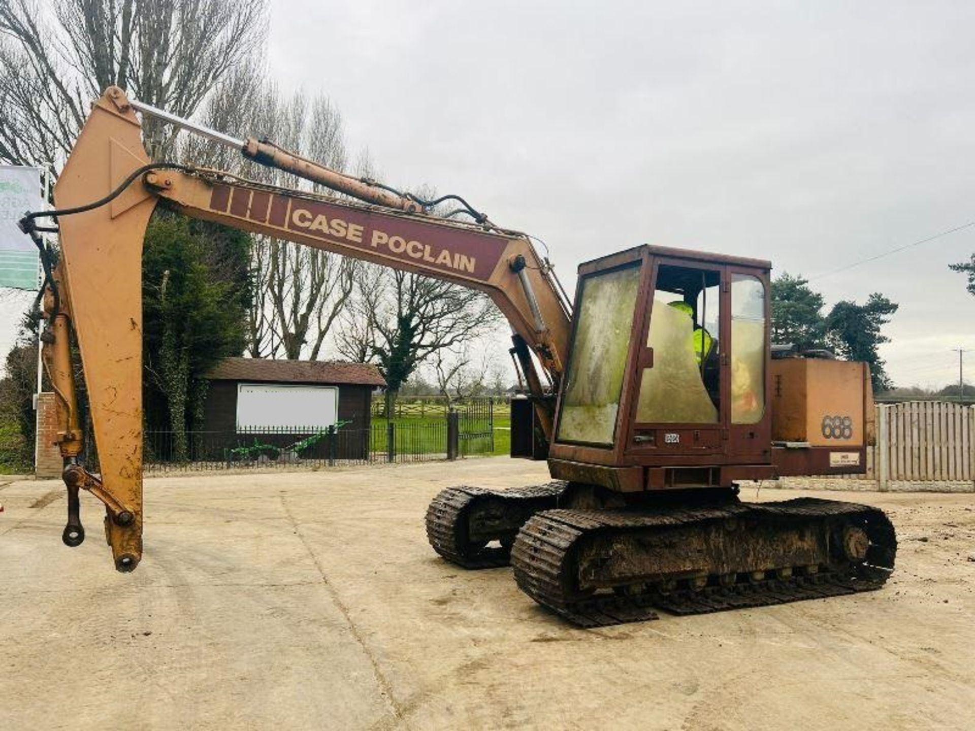 CASE POCLAIN 688 TRACKED EXCAVATOR C/W CUMMINS TURBO ENGINE - Image 5 of 11