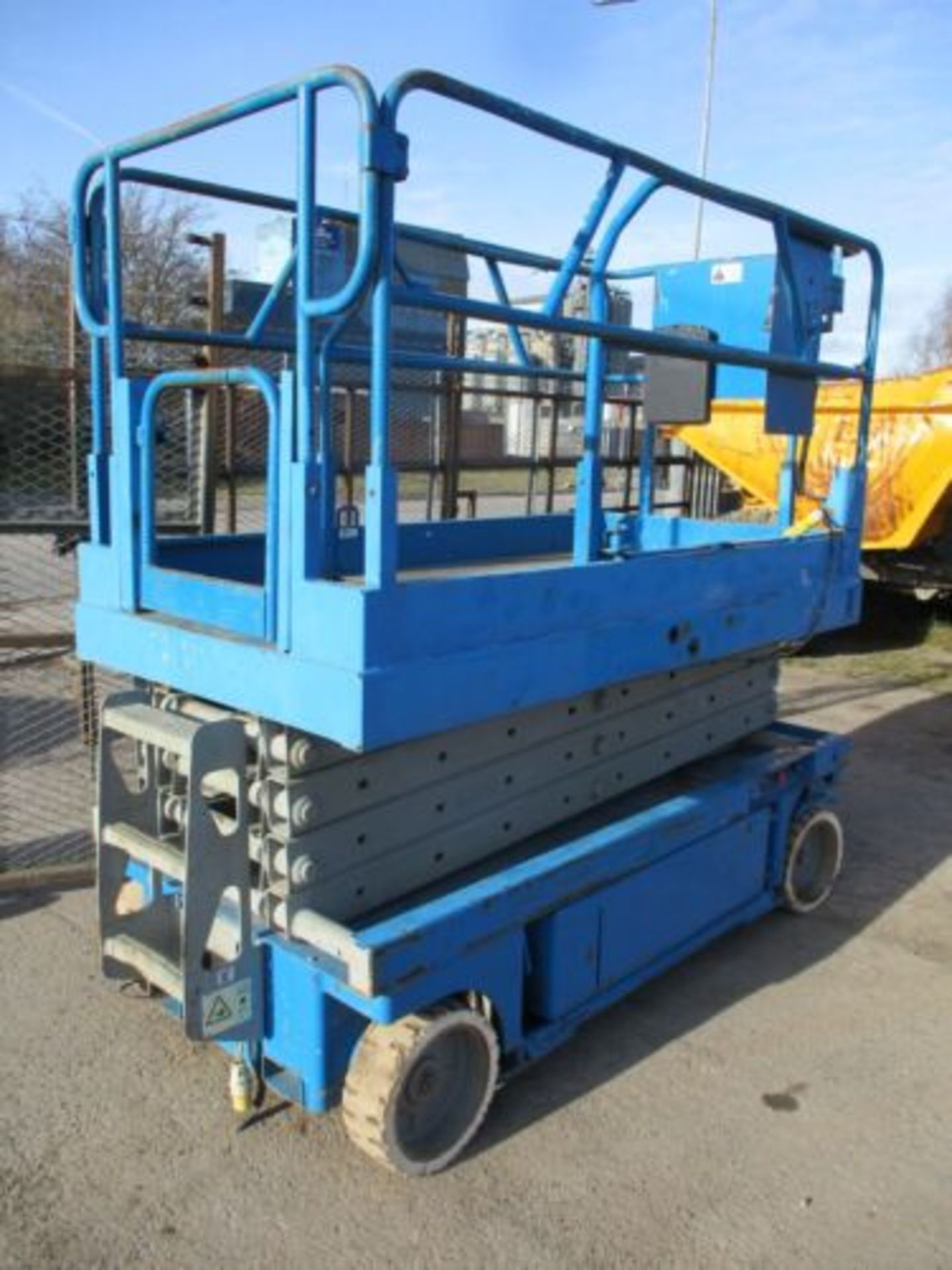 GENIE 2646 SCISSOR LIFT ACCESS PLATFORM CHERRY PICKER SKYJACK 3219 4626 1932 - Image 8 of 12