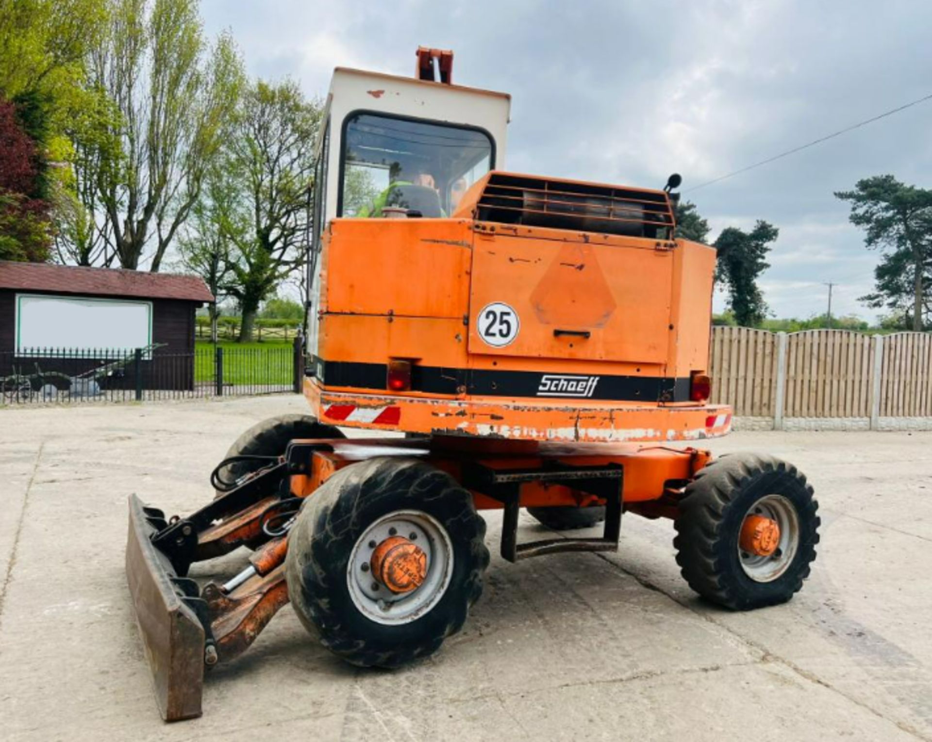 SCHAEFF HML30 4WD WHEELED EXCAVATOR C/W FRONT BLADE - Image 2 of 15