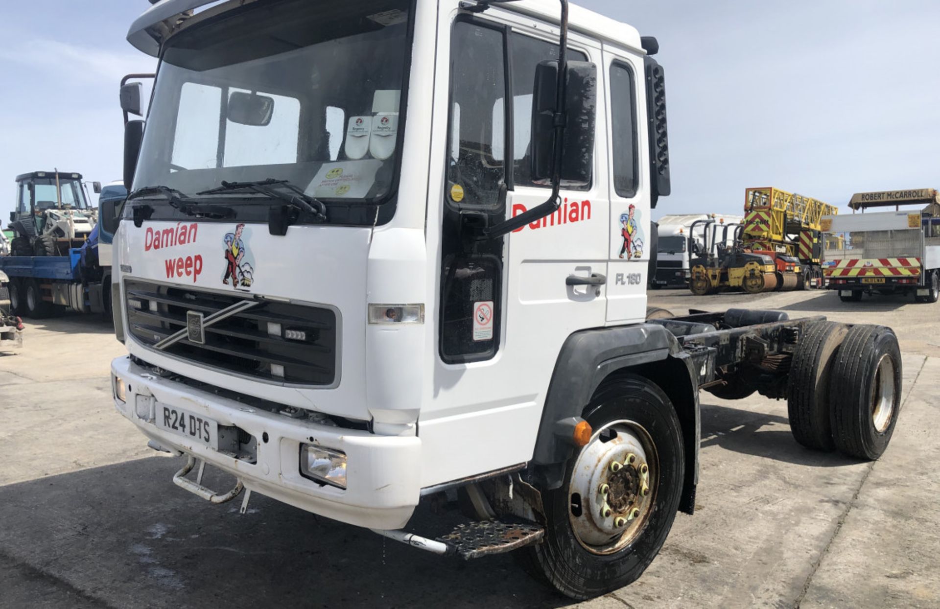 VOLVO FL 6 180 LEFT HAND DRIVE CAB AND CHASSIS TRUCK - Image 8 of 12