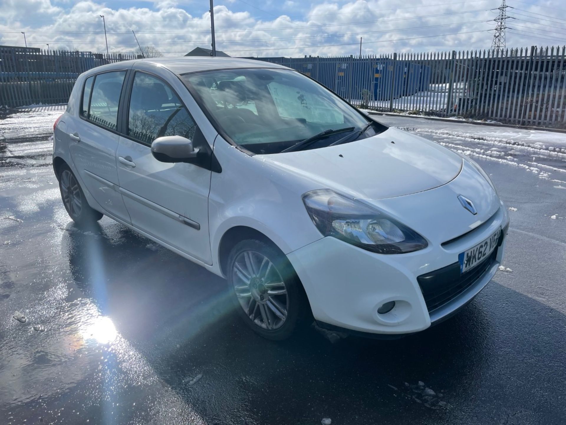 2012 RENAULT CLIO 1.2 DYNAMIQUE TOM TOM 5 DOOR HATCHBACK - 135,975 MILES - Image 2 of 12