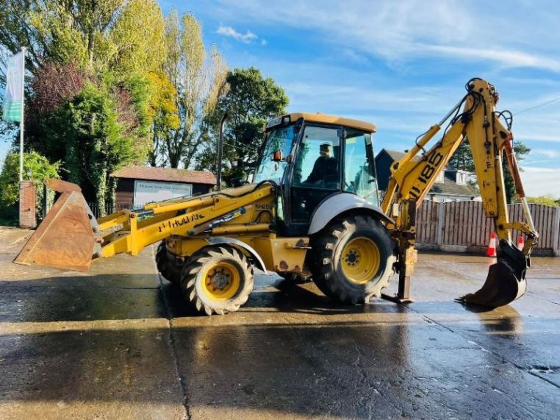 NEW HOLLAND NH85 4WD BACKHOE DIGGER C/W REAR QUICK HITCH & EXTENDING DIG - Image 8 of 17