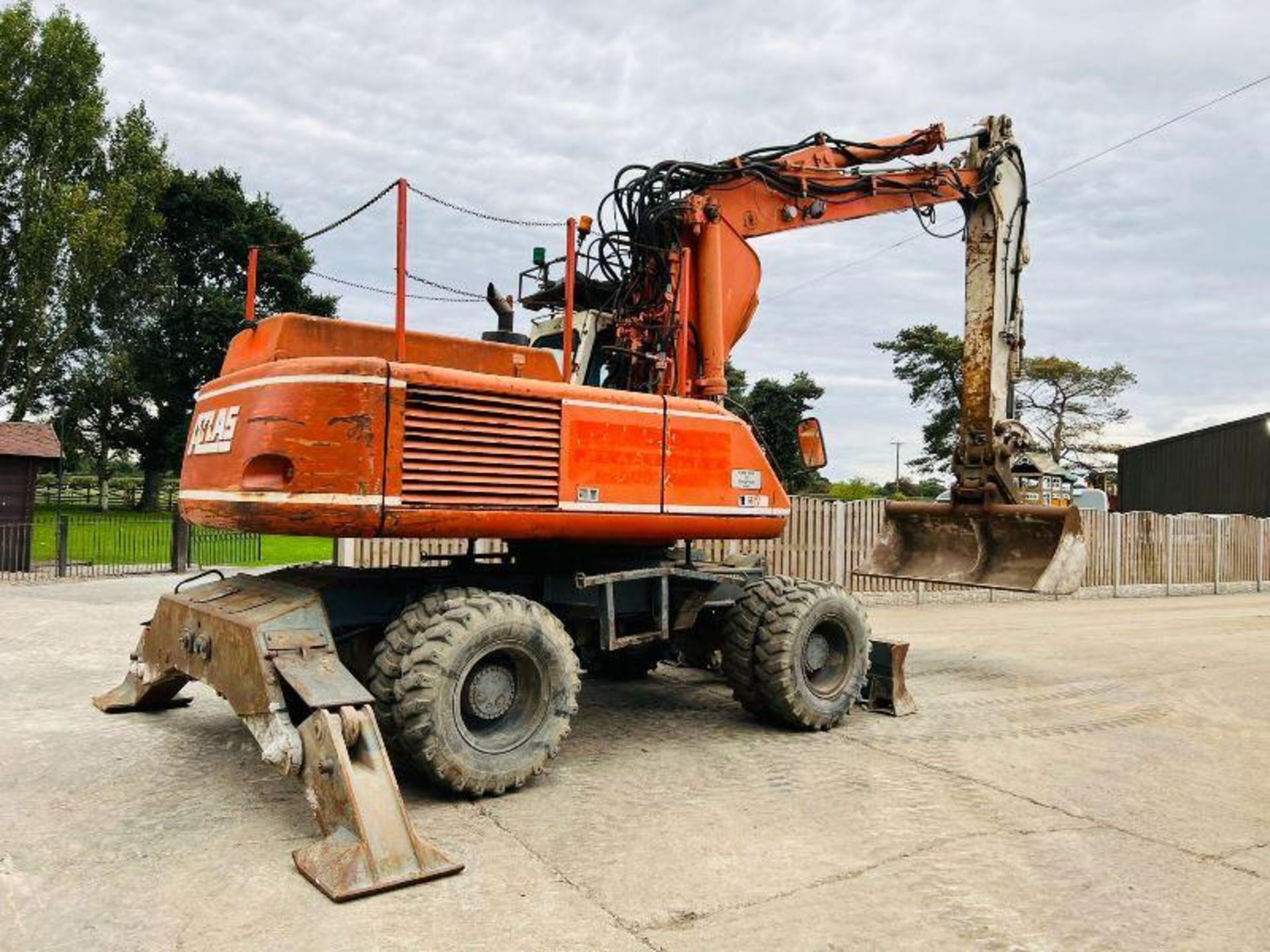 ATLAS 1704 4WD WHEELED EXCAVATOR C/W BLADE & QUICK HITCH - Image 19 of 20