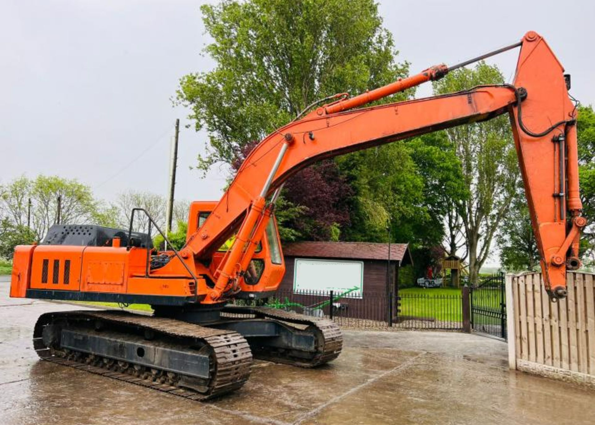 FIAT - HITACHI FH200LC TRACKD EXCAVATOR