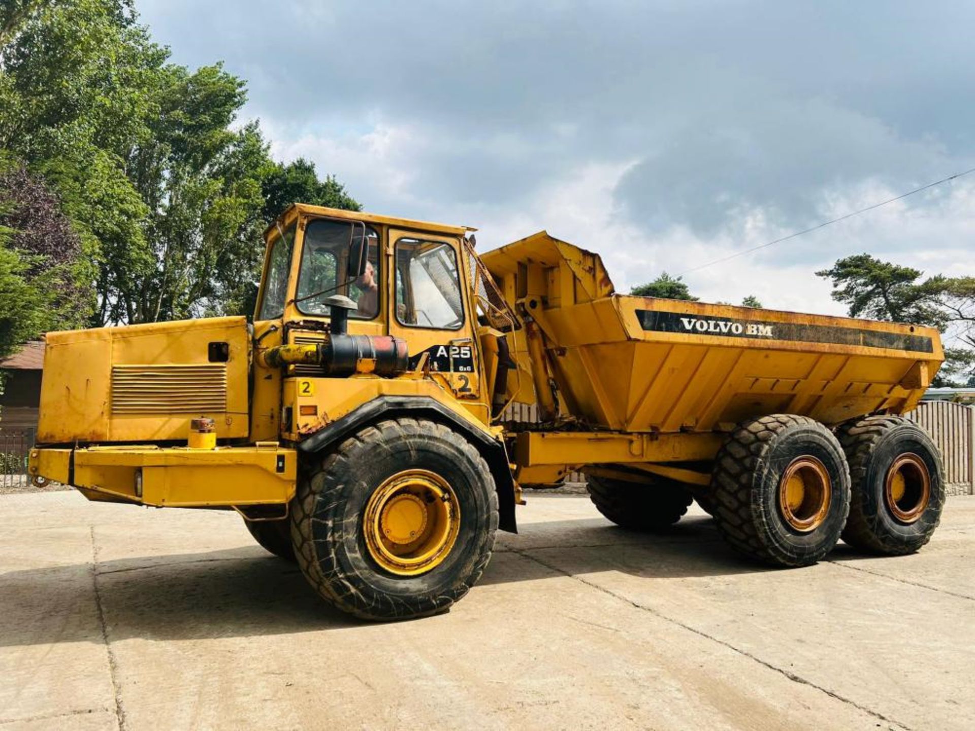 VOLVO BM A25 6X6 ARTICULATED DUMP TRUCK C/W HYDRAULIC STRAIGHT TIP - Image 7 of 17