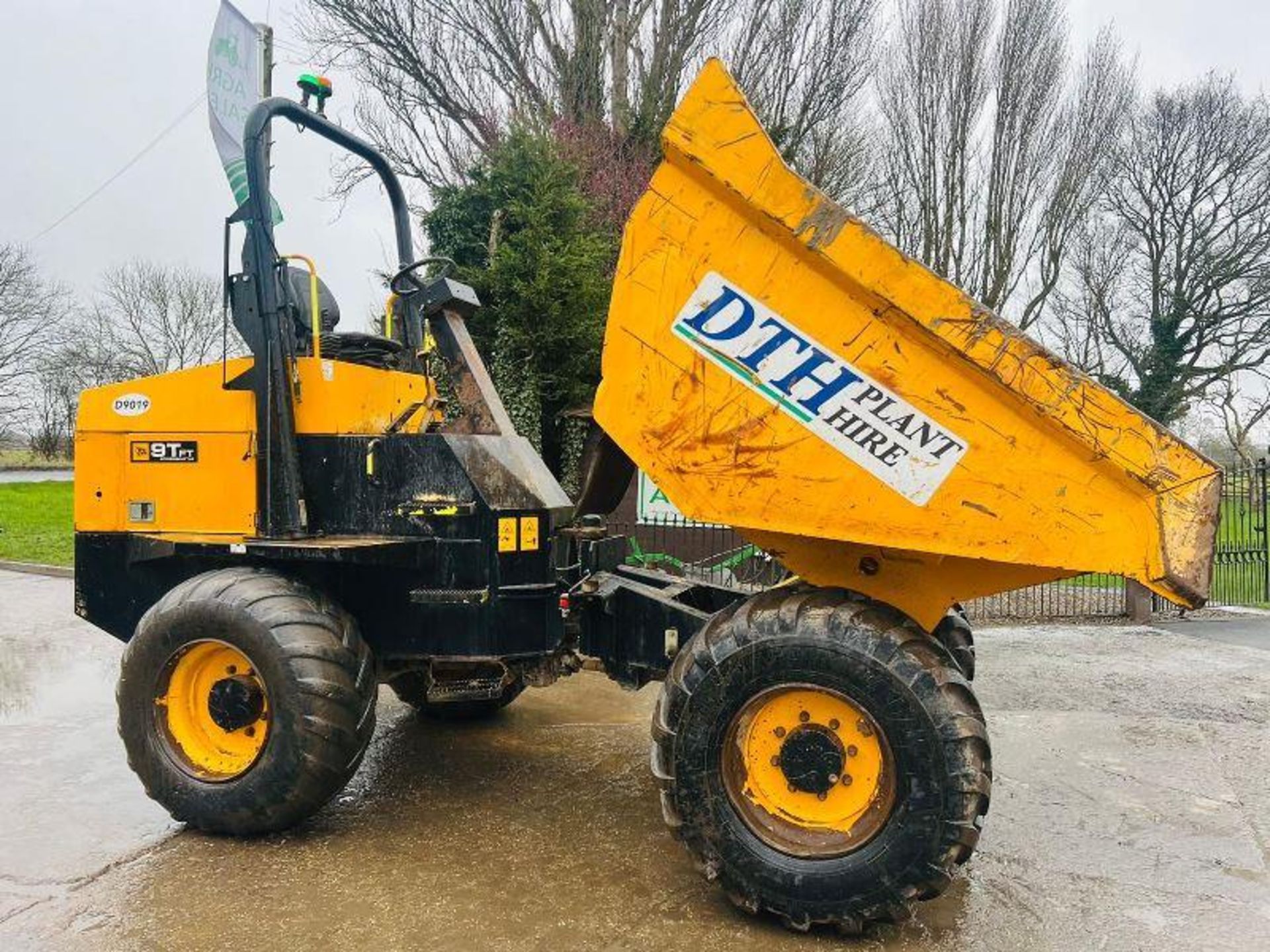 JCB 9TFT POWERSHUTTLE 4WD DUMPER * YEAR 2015 , 2567 HOURS * C/W ROLE BAR - Image 15 of 16