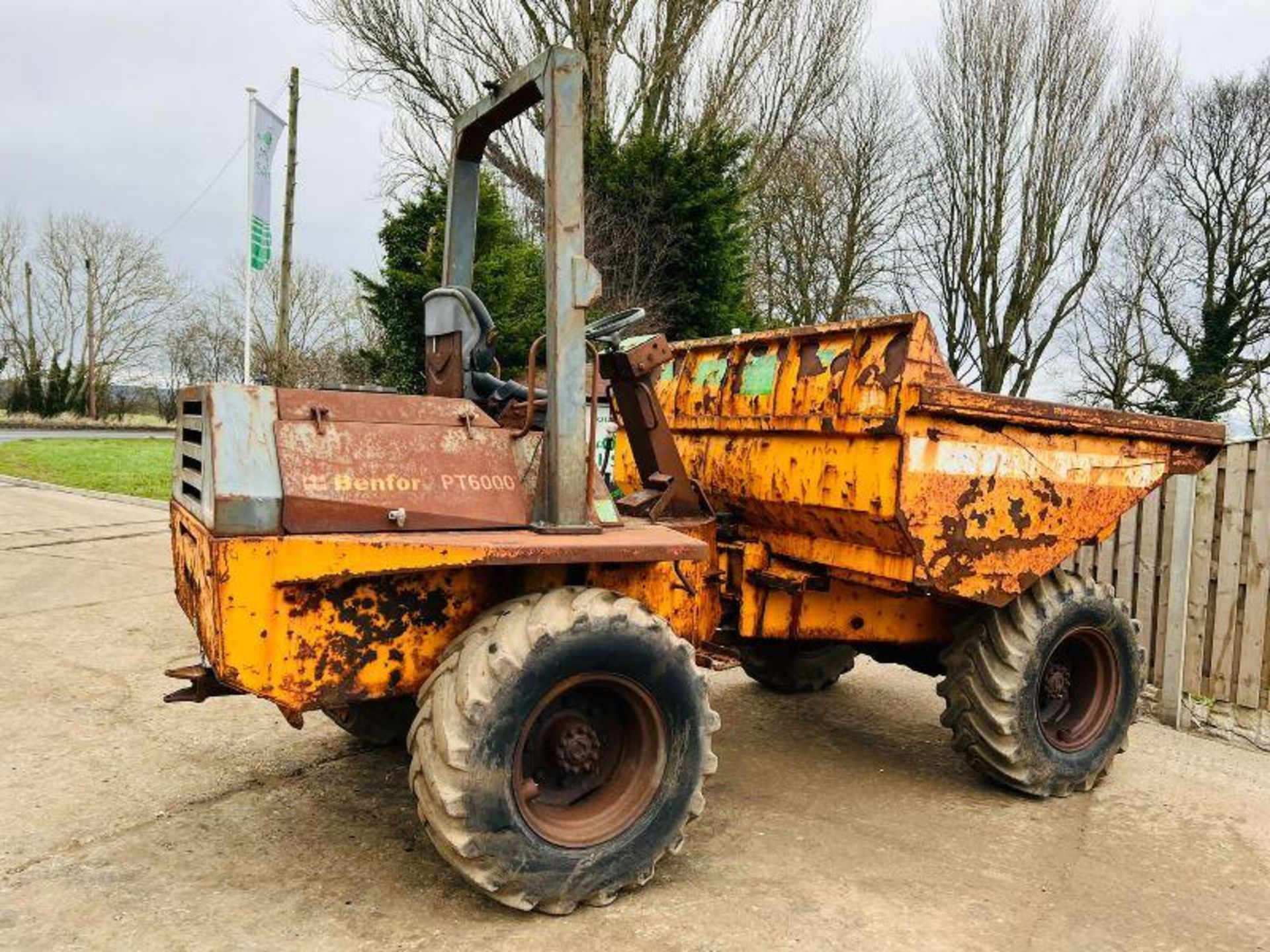 BENFORD 6000 4WD DUMPER C/W ROLE BAR & PERKINS ENGINE - Image 4 of 5