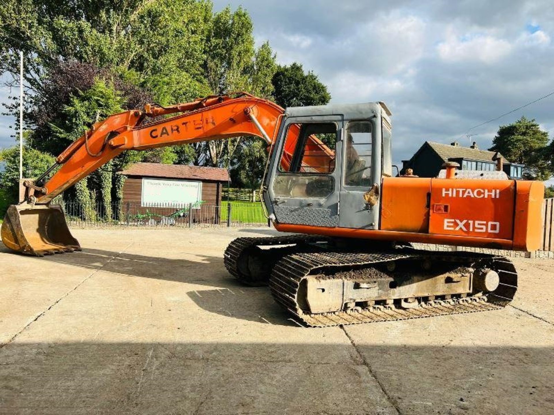 HITACHI EX150 TRACKED EXCAVATOR C/W BUCKET