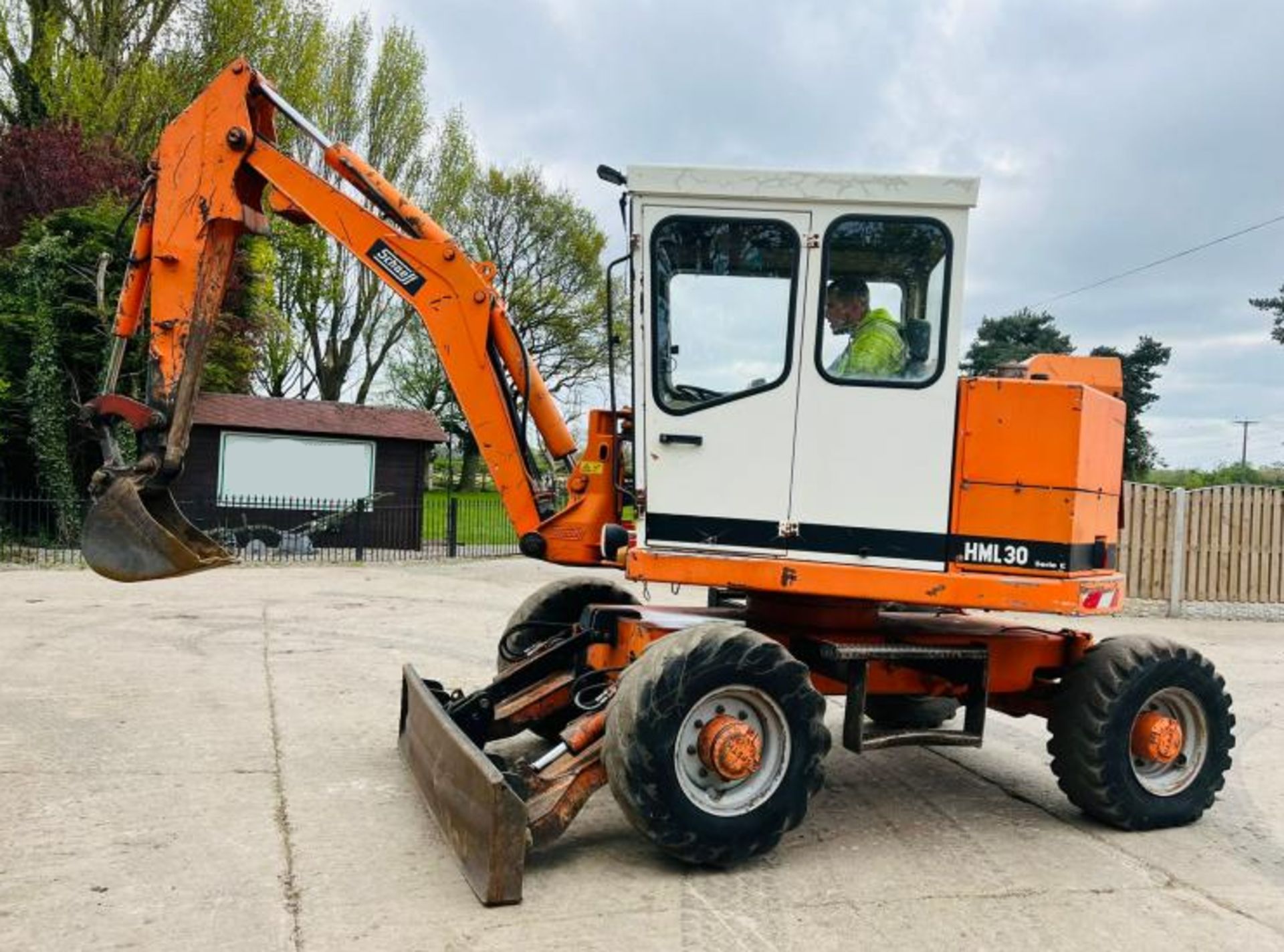 SCHAEFF HML30 4WD WHEELED EXCAVATOR C/W FRONT BLADE