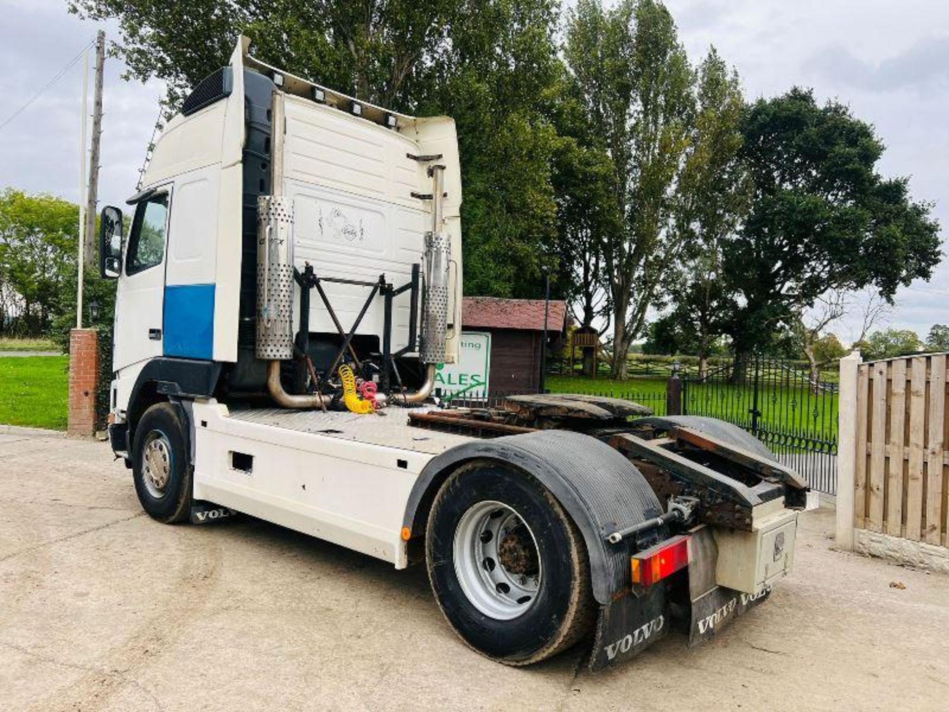 VOLVO FH12 4X2 TRACTOR UNIT C/W MANUAL GEAR BOX - Image 4 of 5