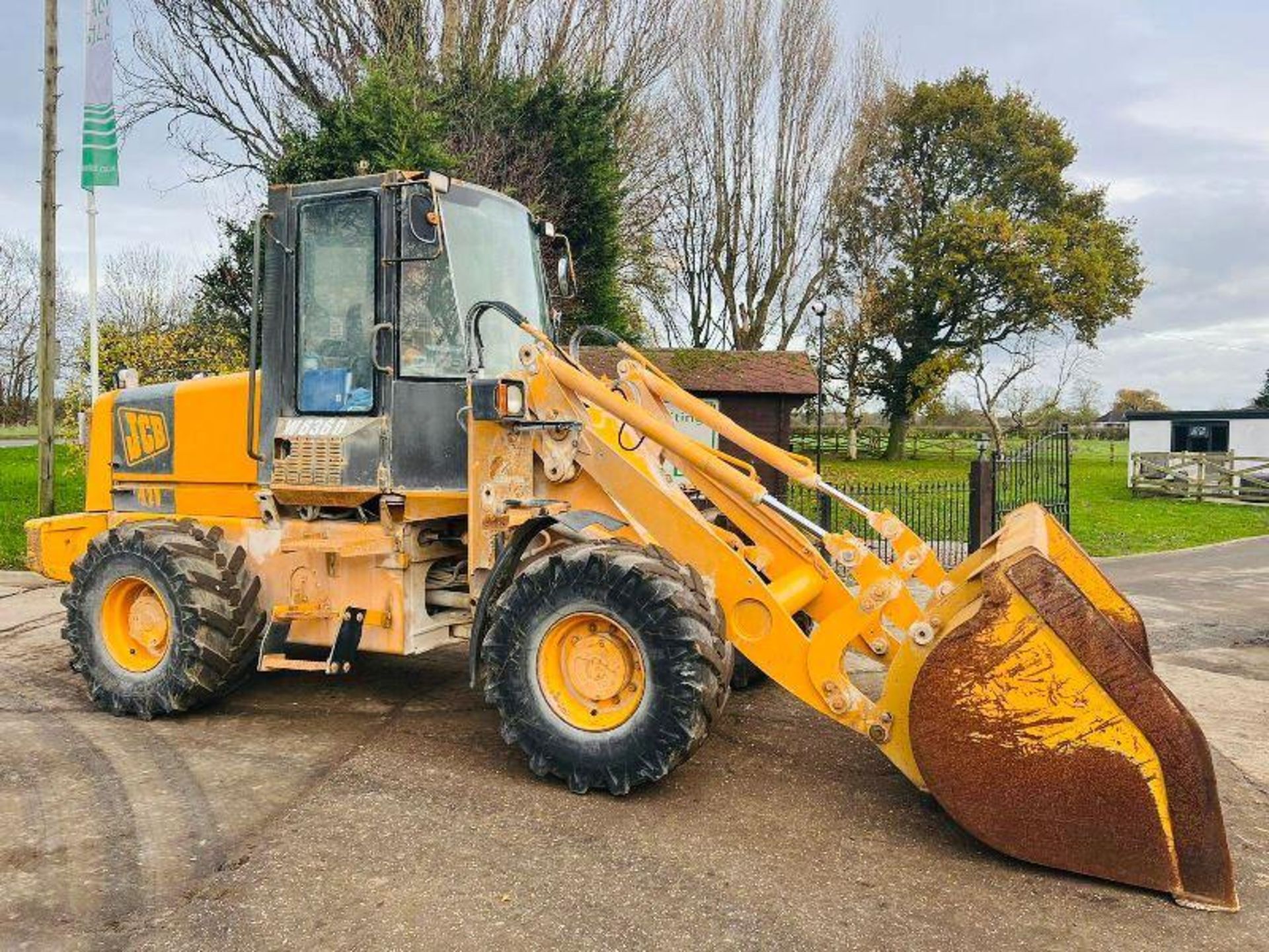 JCB 411 4WD LOADING SHOVEL C/W LOADMASTER 8000 MONITOR - Bild 2 aus 10