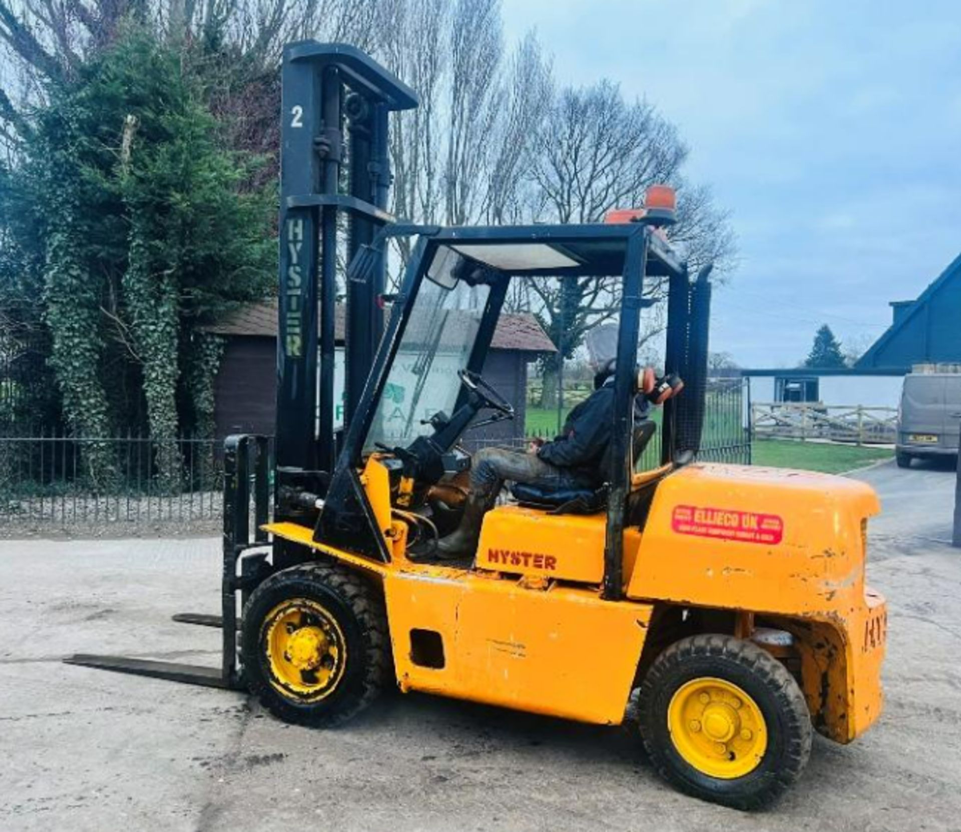 HYSTER 3 TON DIESEL FORKLIFT C/W PALLET TINES - Image 2 of 13