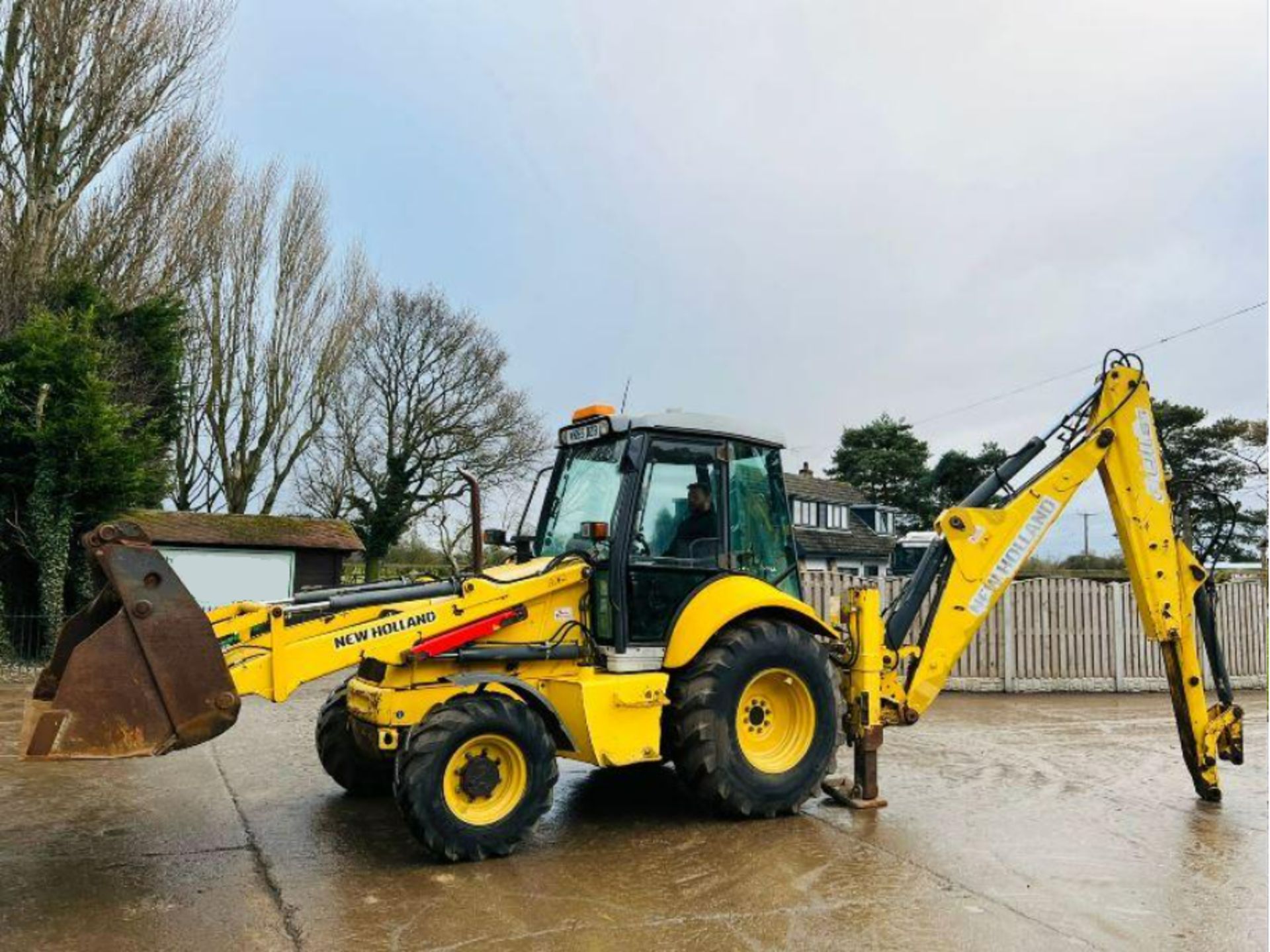 NEW HOLLAND LB110B-4PT 4WD BACKHOE DIGGER C/W ROBO CONTROLS - Image 4 of 12