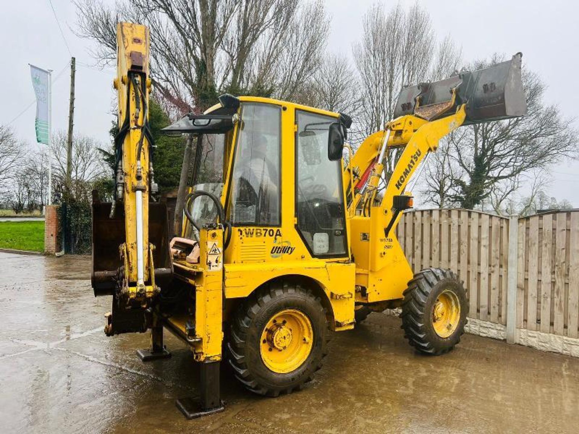 KOMATSU WB70A 4WD PIVOT STEER BACKHOE DIGGER C/W QUICK HITCH