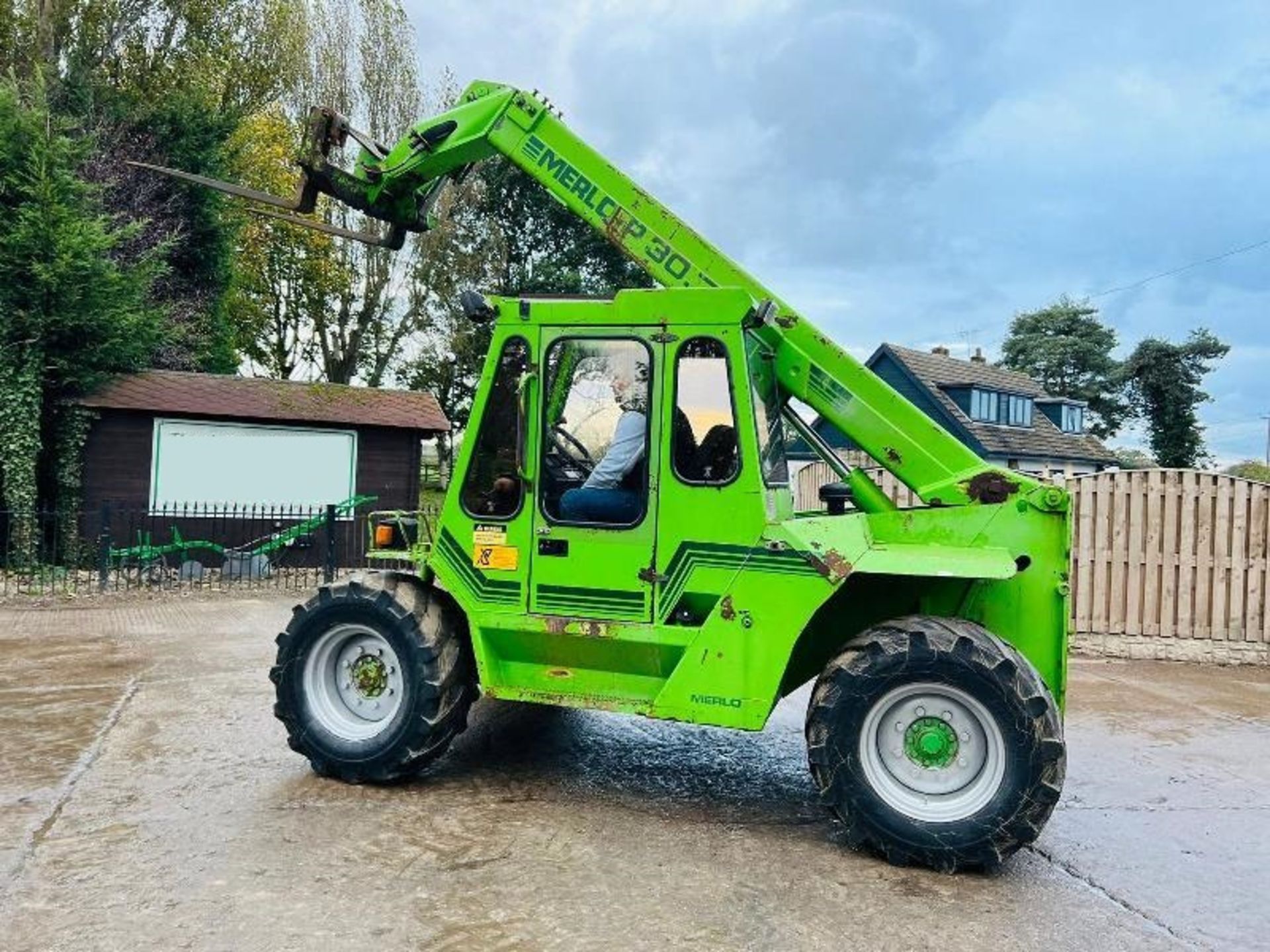 MERLO P30.7-XS 4WD TELEHANDLER C/W PALLET TINES - Image 3 of 18