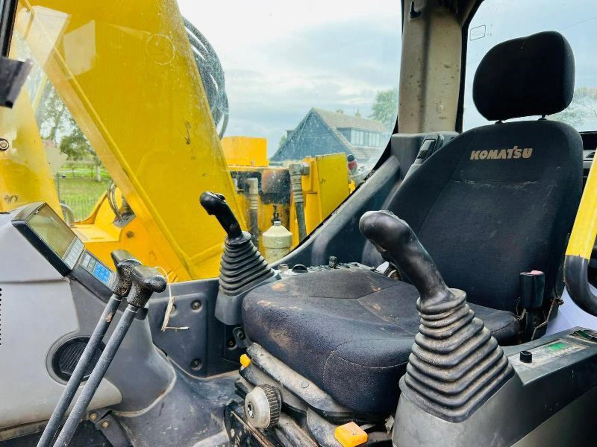 KOMATSU PC138US TRACKED EXCAVATOR * ZERO SWING * C/W QUICK HITCH - Image 11 of 17