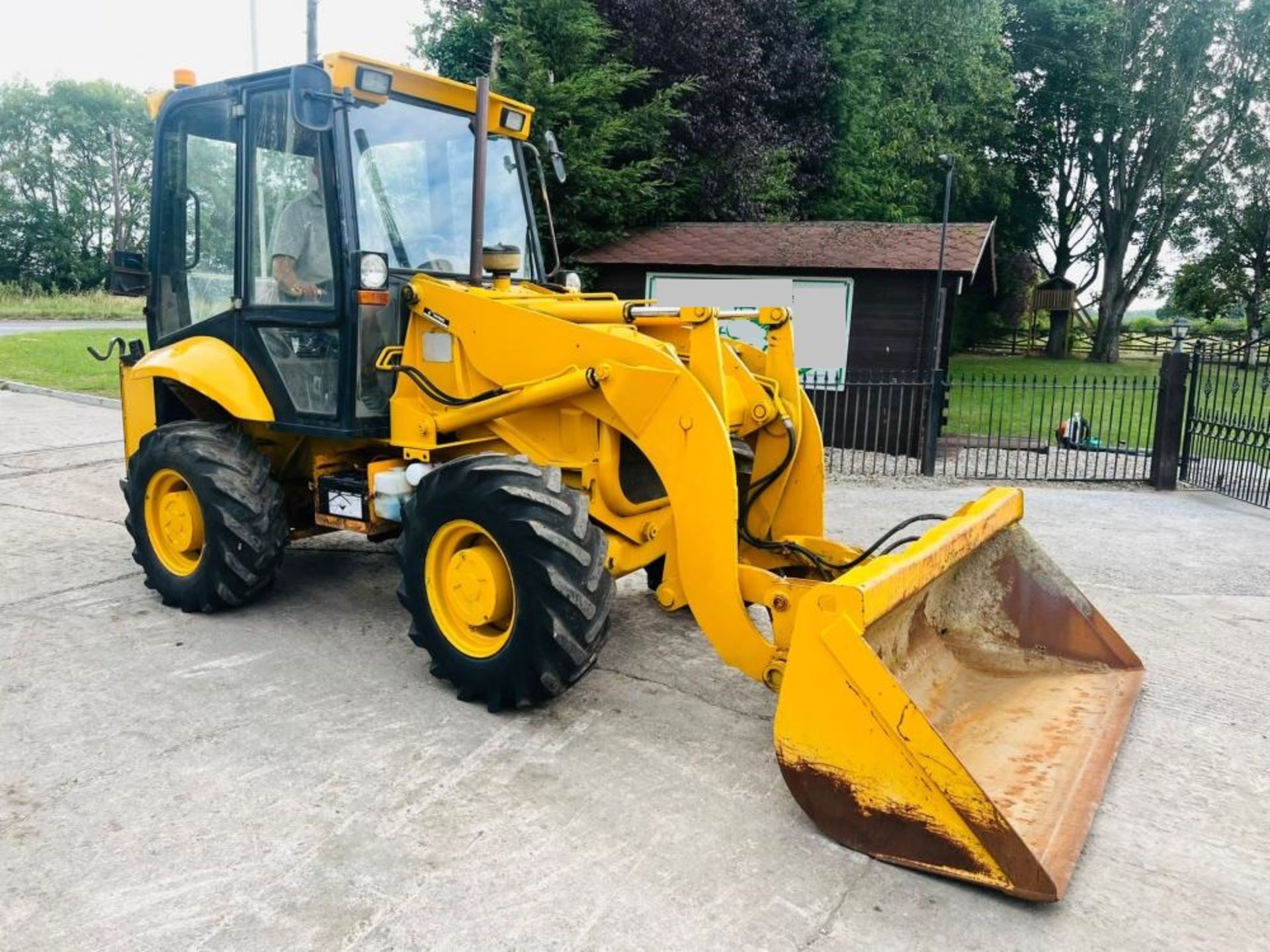 JCB 2CX 4WD AIRMASTER LOADING SHOVEL C/W SIDE TIP BUCKET - Bild 10 aus 17