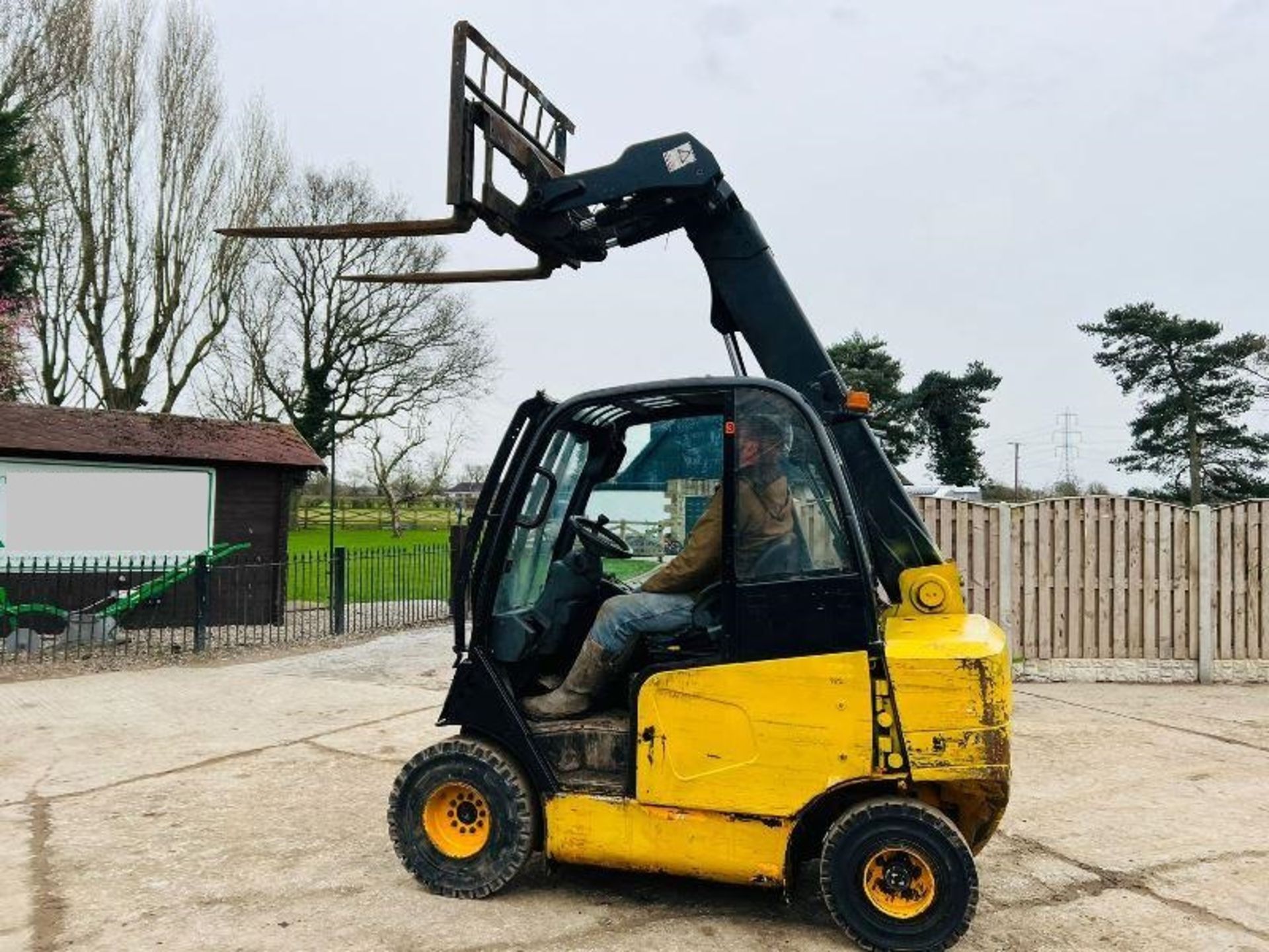 JCB TLT25D TELETRUCK * YEAR 2010 * C/W PALLET TINES & SIDE SHIFT - Image 16 of 19