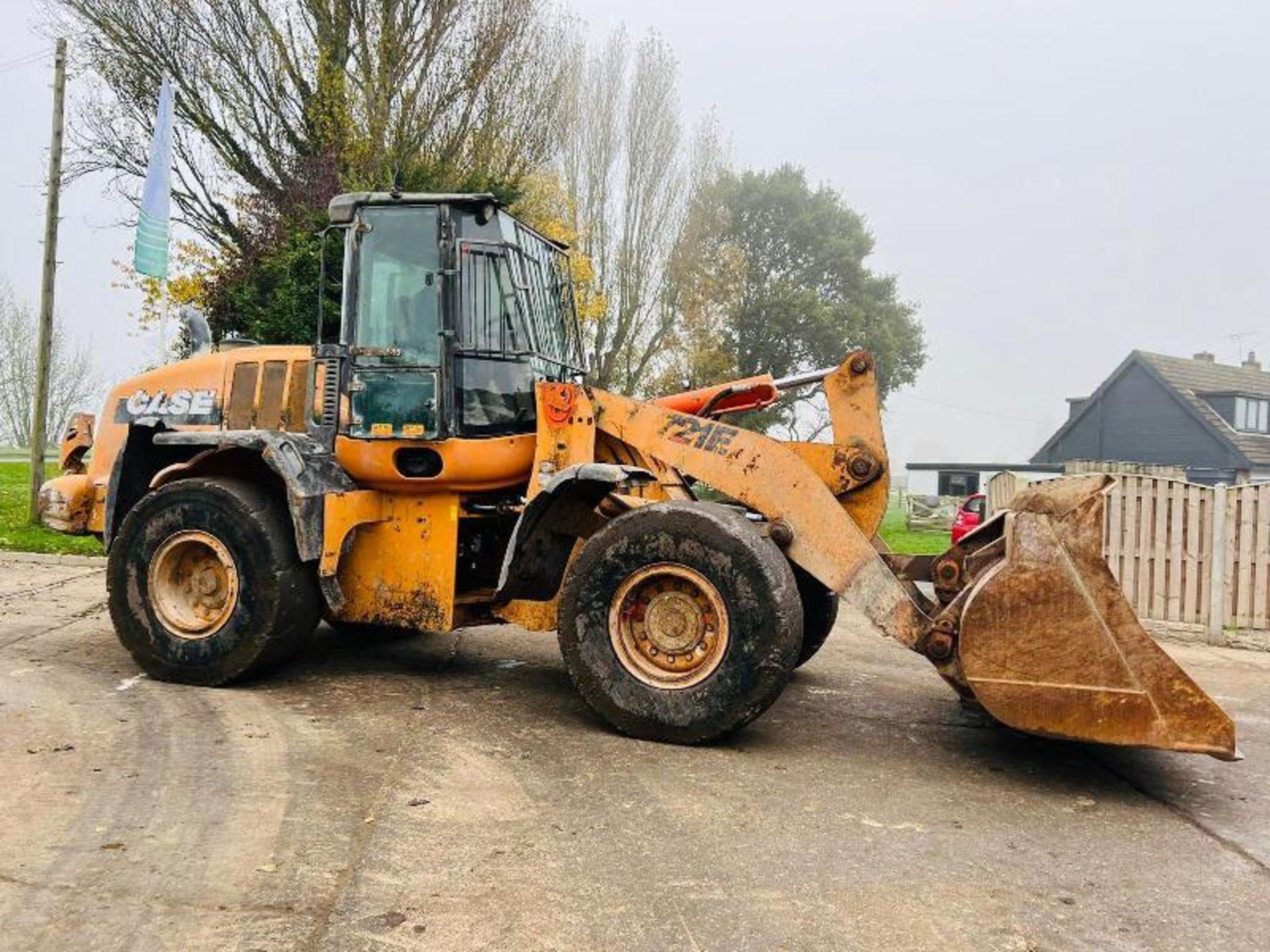 CASE 721E 4WD LOADING SHOVEL * YEAR 2010 * C/W BUCKET - Bild 11 aus 13