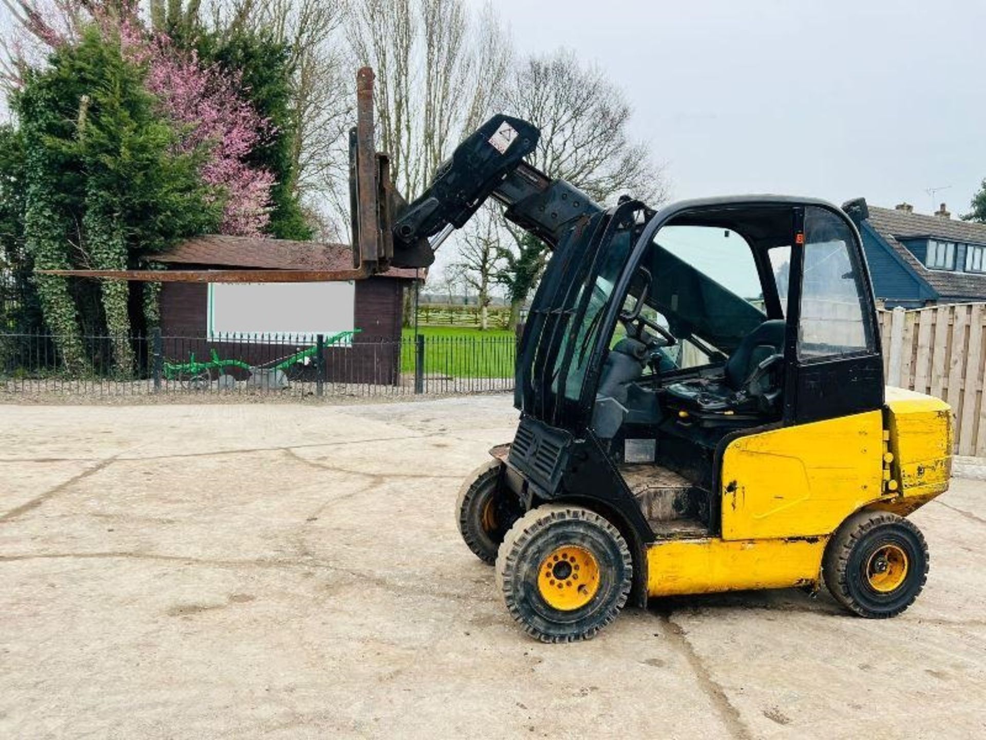 JCB TLT25D TELETRUCK * YEAR 2010 * C/W PALLET TINES & SIDE SHIFT - Image 18 of 19