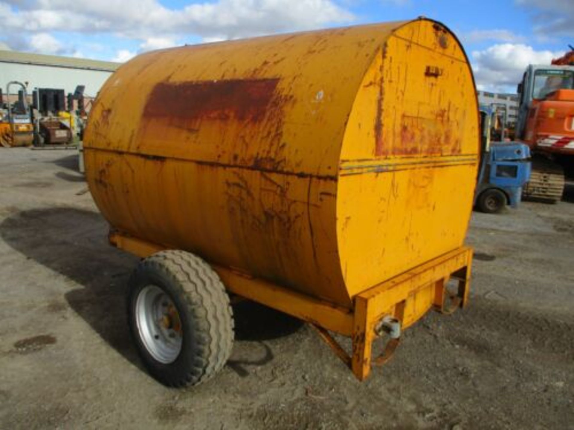 TRAILER ENGINEERING BUNDED FUEL BOWSER DIESEL TANK TOWABLE DELIVERY ARRANGED - Image 4 of 5