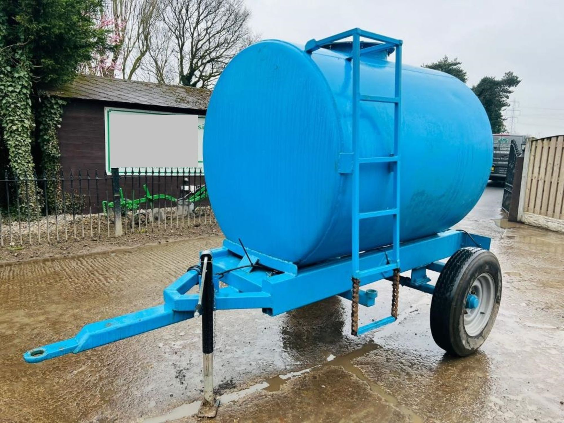 TOWABLE SINGLE AXLE WATER BOWSER C/W OUTLET