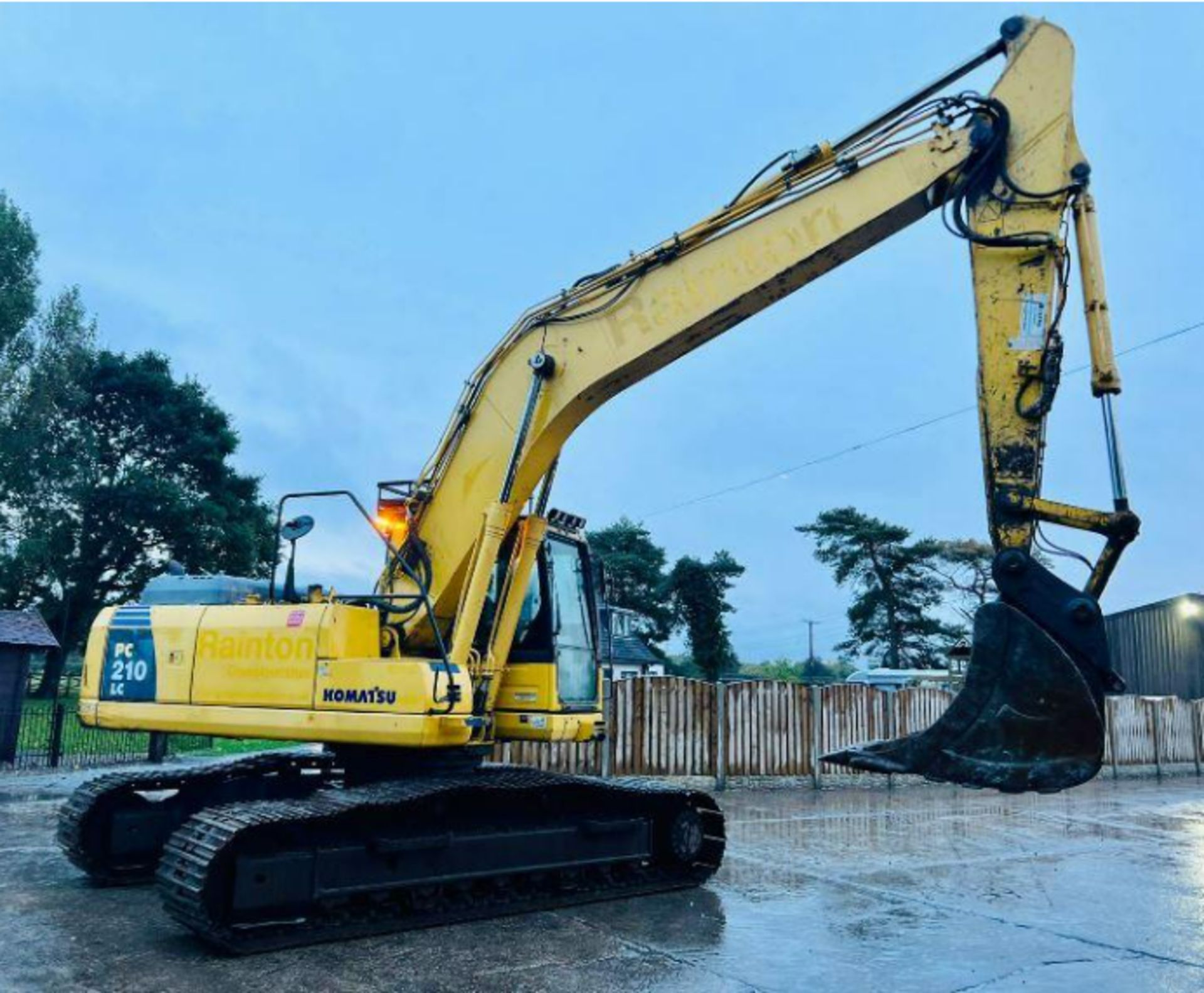 KOMATSU PC210LC-8 TRACKED EXCAVATOR * YEAR 2012 * C/W QUICK HITCH - Image 12 of 21