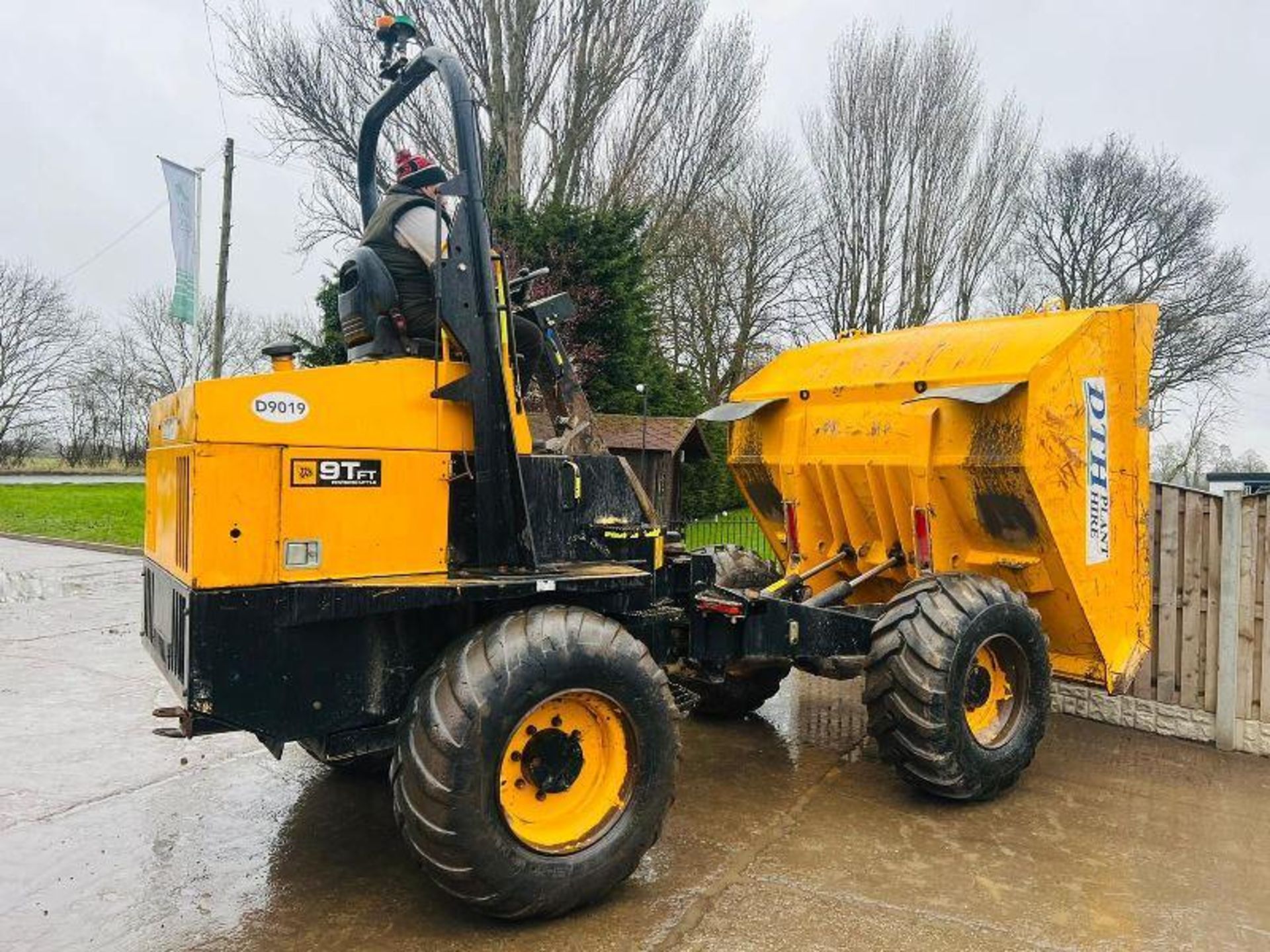 JCB 9TFT POWERSHUTTLE 4WD DUMPER * YEAR 2015 , 2567 HOURS * C/W ROLE BAR - Image 12 of 16