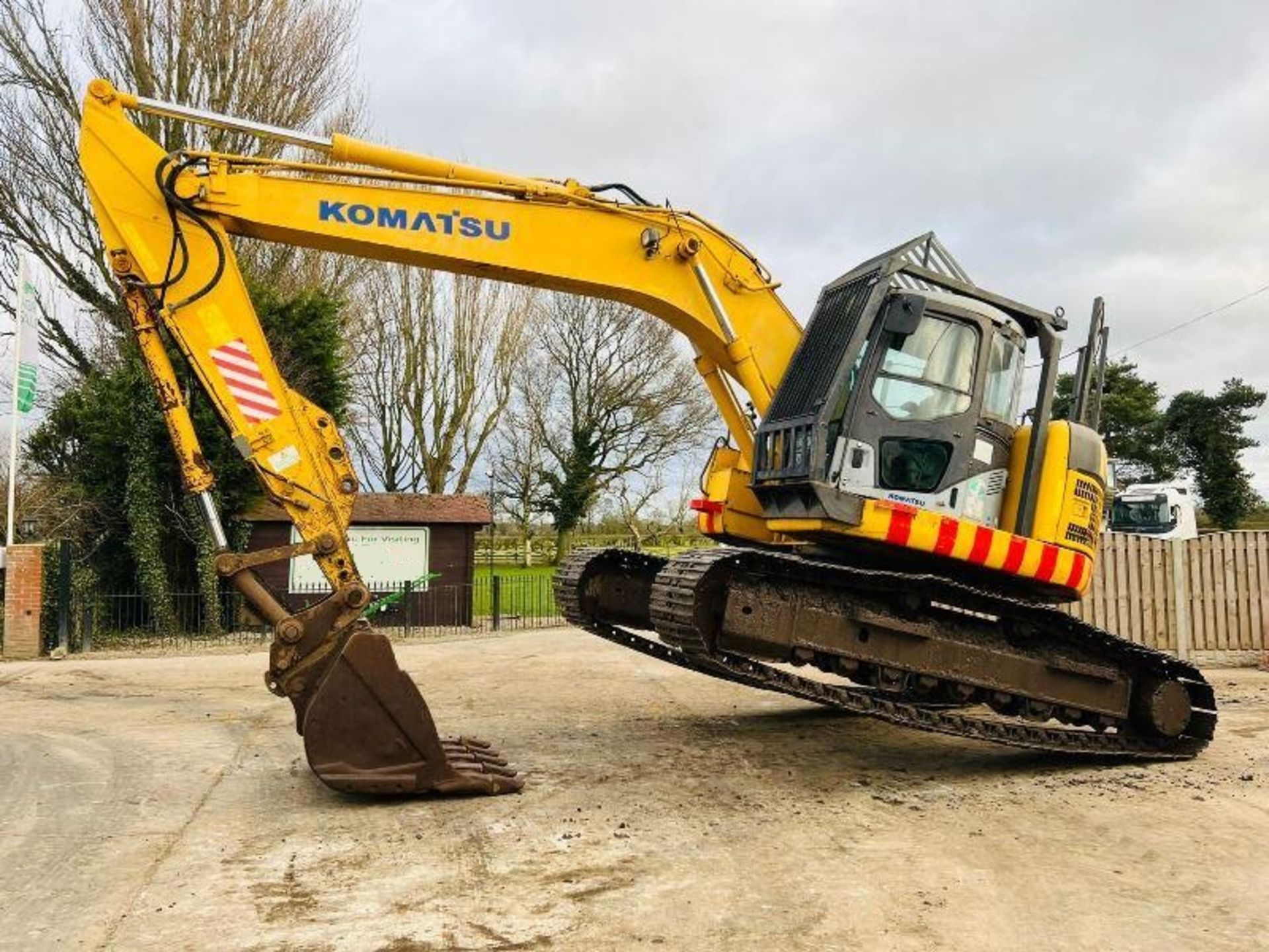 KOMATSU PC228USLC-3 EXCAVATOR * ZERO SWING * C/W DEMOLITION GARUDS - Image 9 of 11