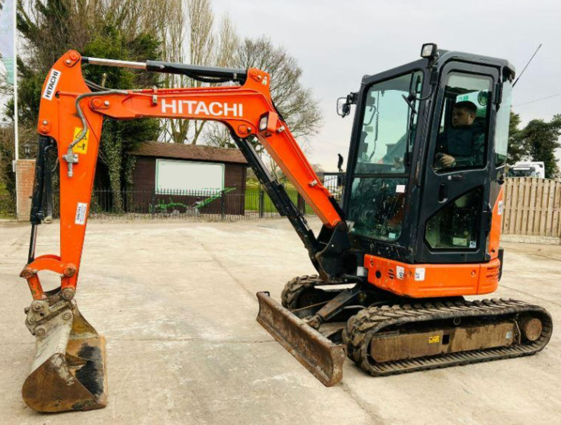 HITACHI ZAXIS ZX26U-6A * YEAR 2017 , 2524 HOURS * C/W RUBBER TRACKS - Image 3 of 13