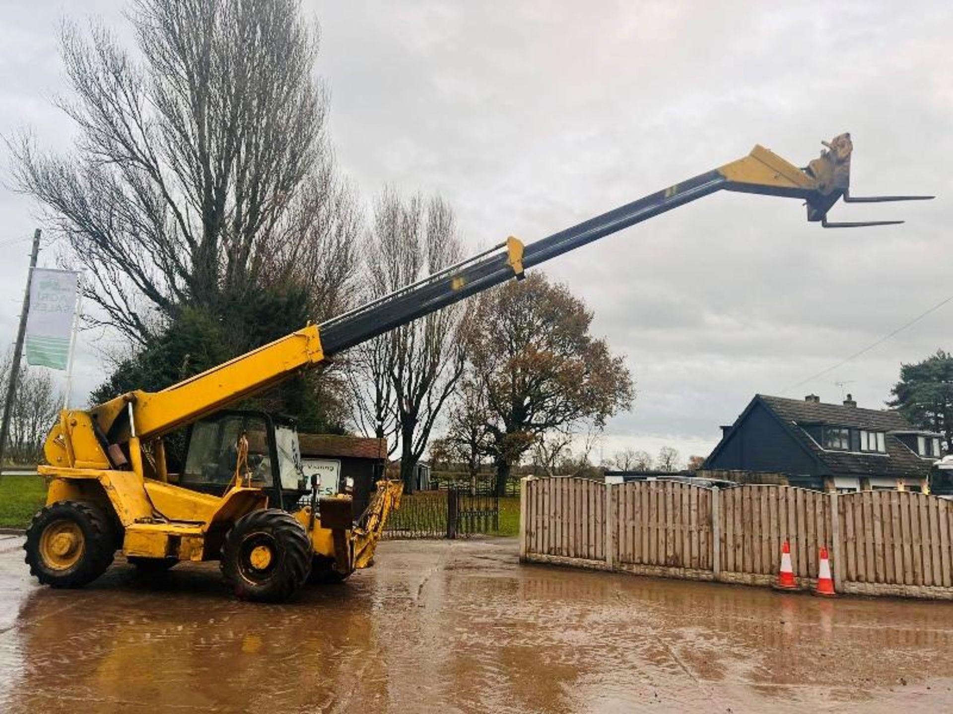 JCB 530-125 4WD TELEHANDLER * 12.5 METER REACH * C/W PALLET TINES - Image 9 of 15