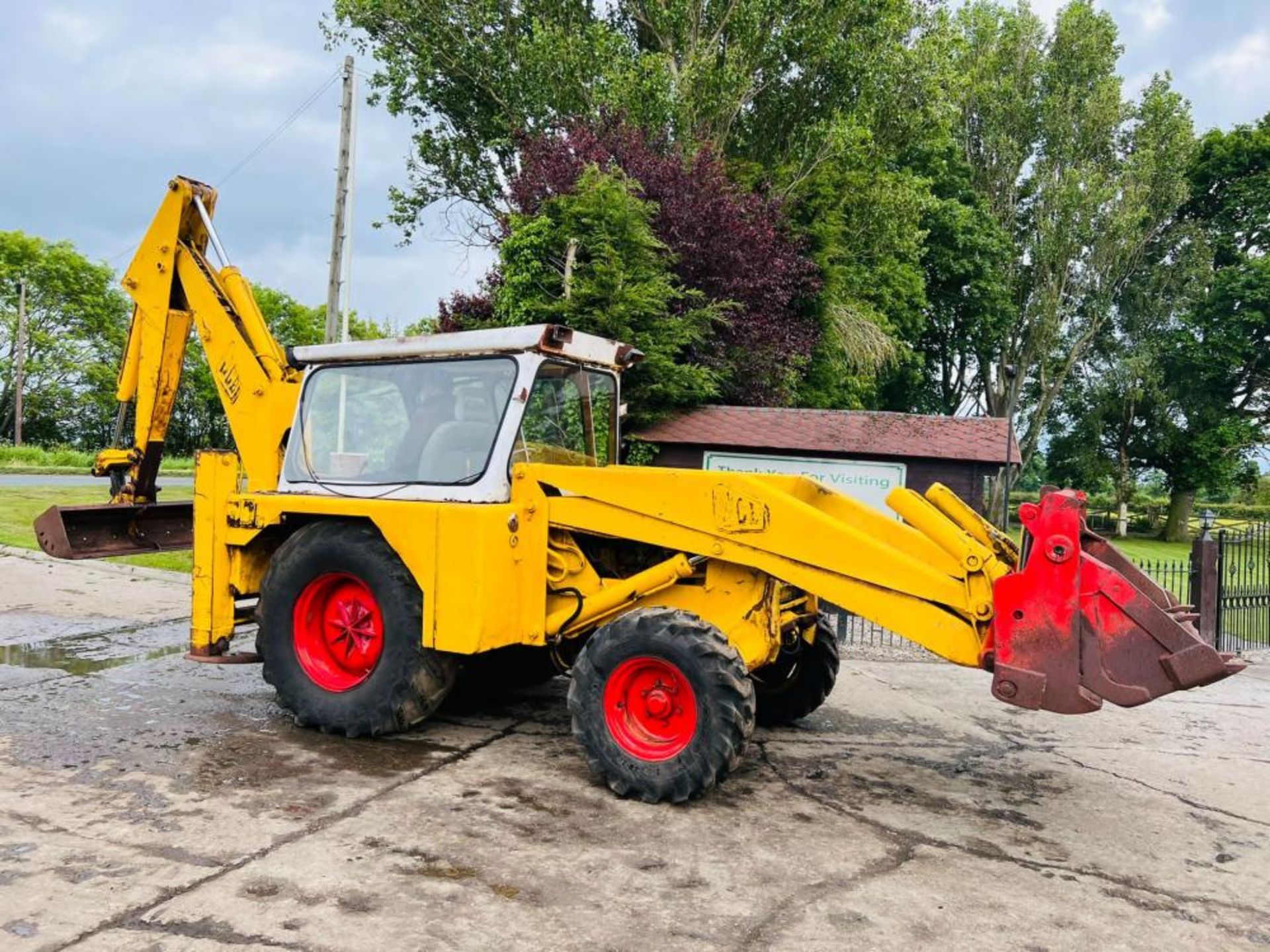 JCB 3D SERIES 2 BACKHOE DIGGER C/W THREE IN ONE BUCKET - Image 14 of 16