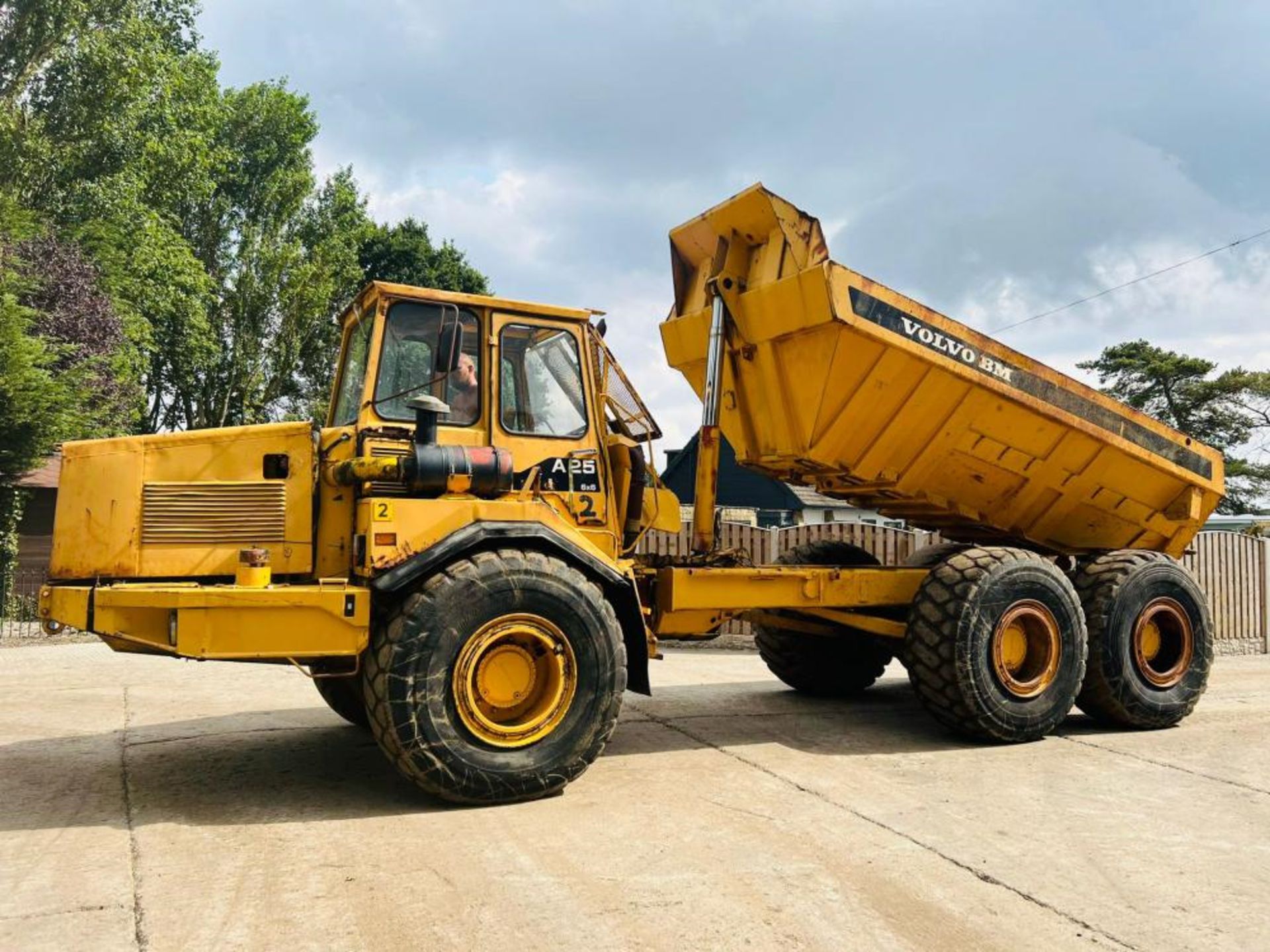 VOLVO BM A25 6X6 ARTICULATED DUMP TRUCK C/W HYDRAULIC STRAIGHT TIP - Image 13 of 17