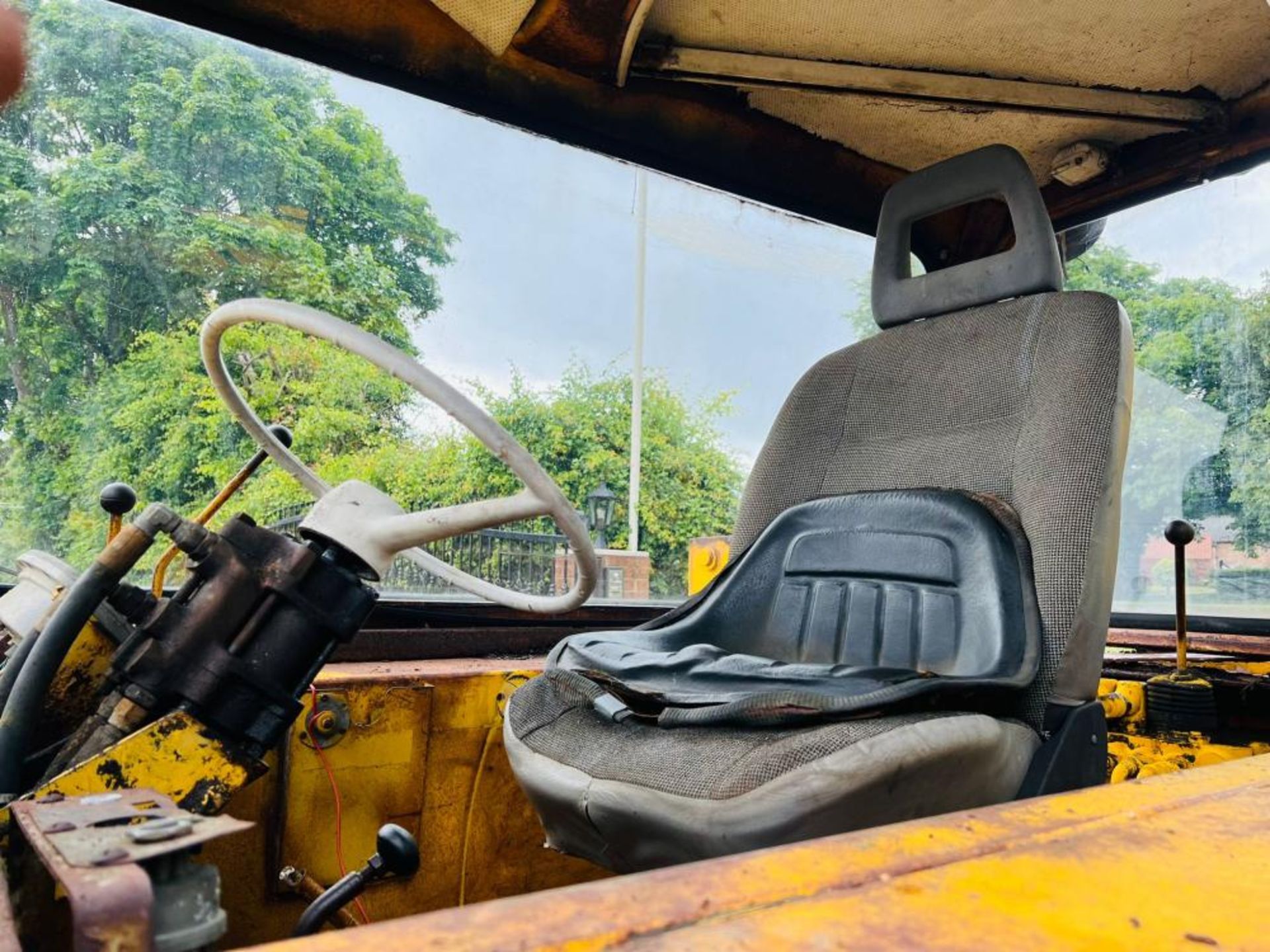 JCB 3D SERIES 2 BACKHOE DIGGER C/W THREE IN ONE BUCKET - Image 2 of 16